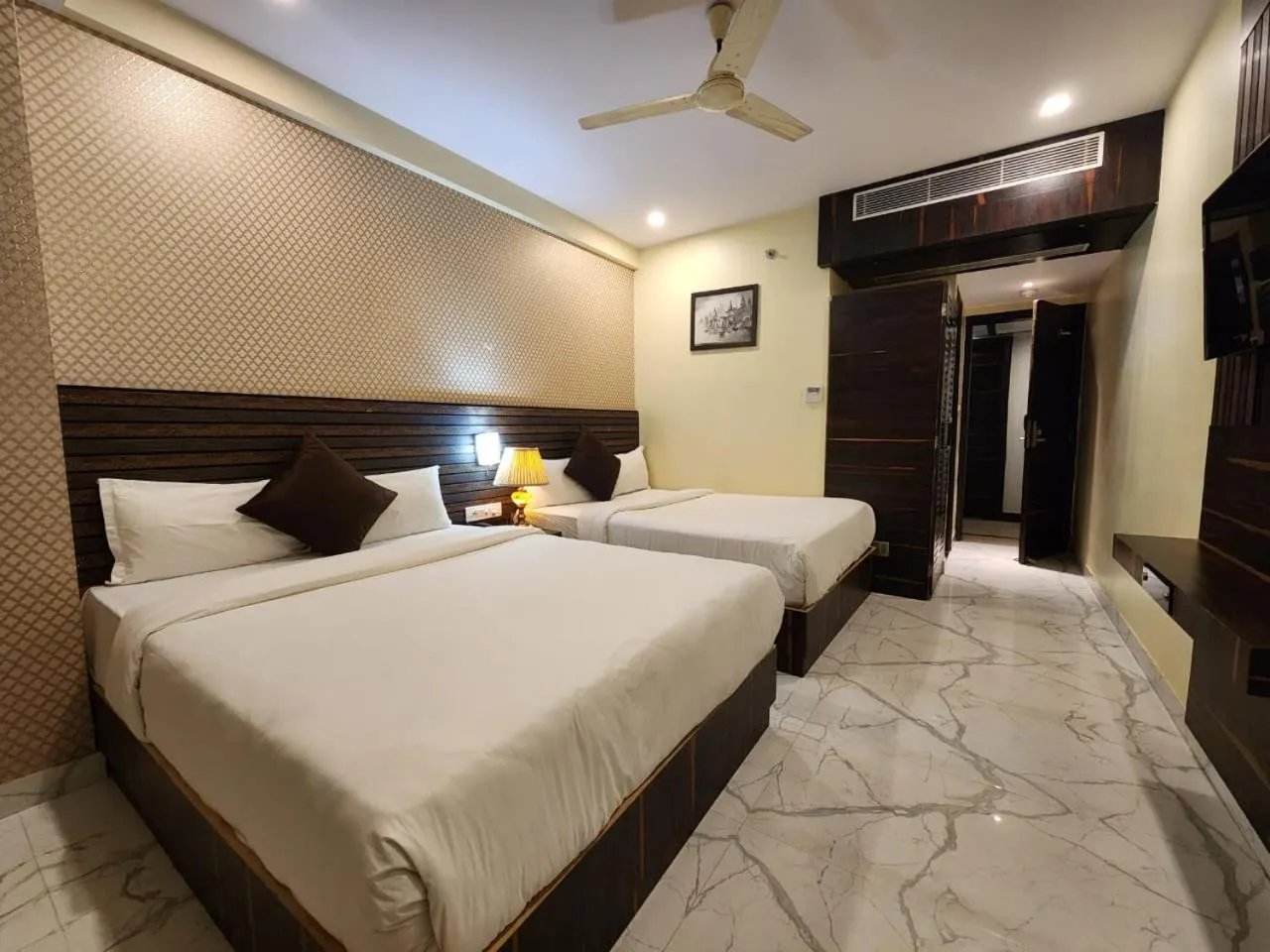 Bed in Hotel Cresent - Near Assi Ghat