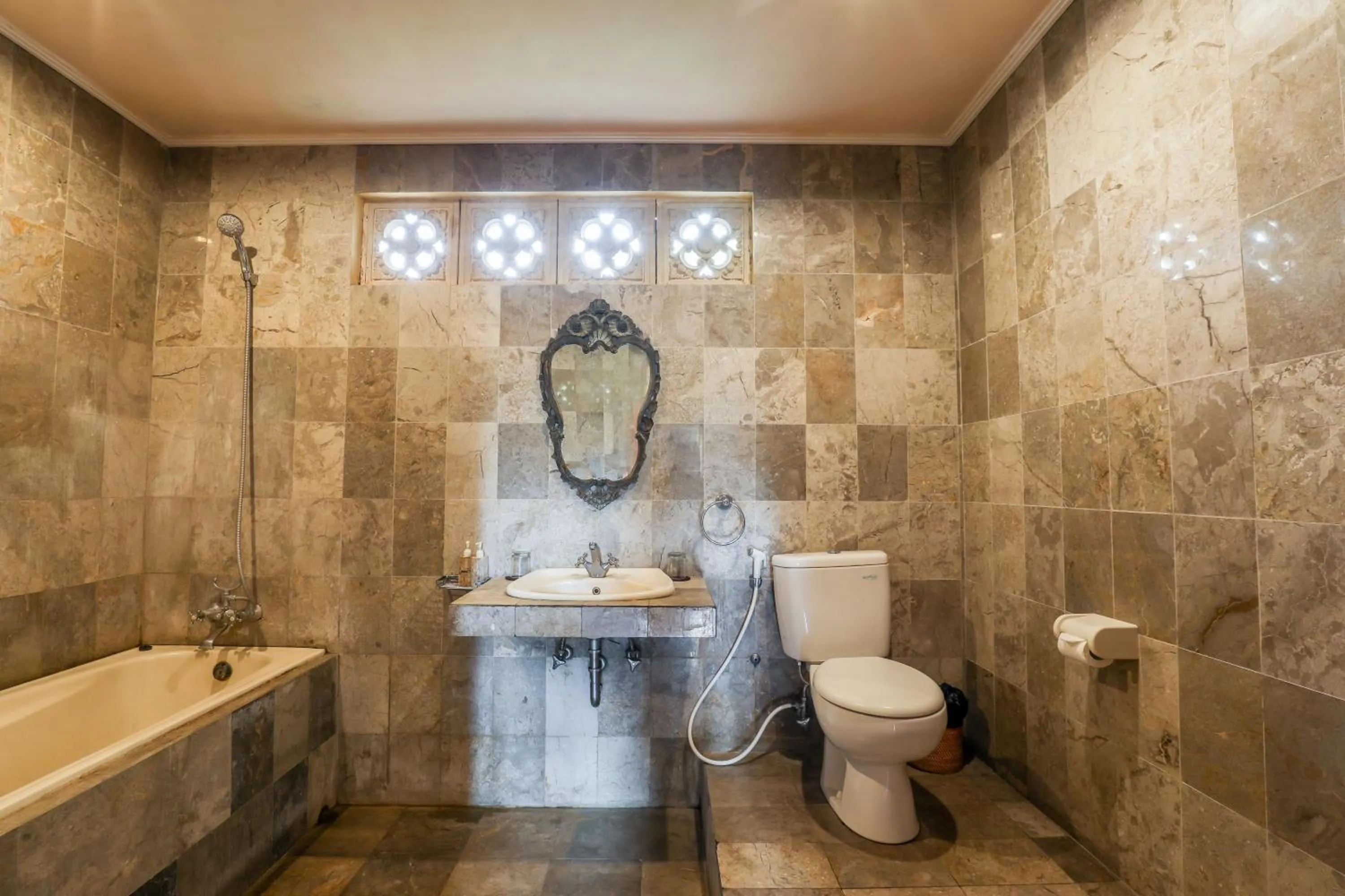 Bathroom in Uma Dawa Resort and Spa