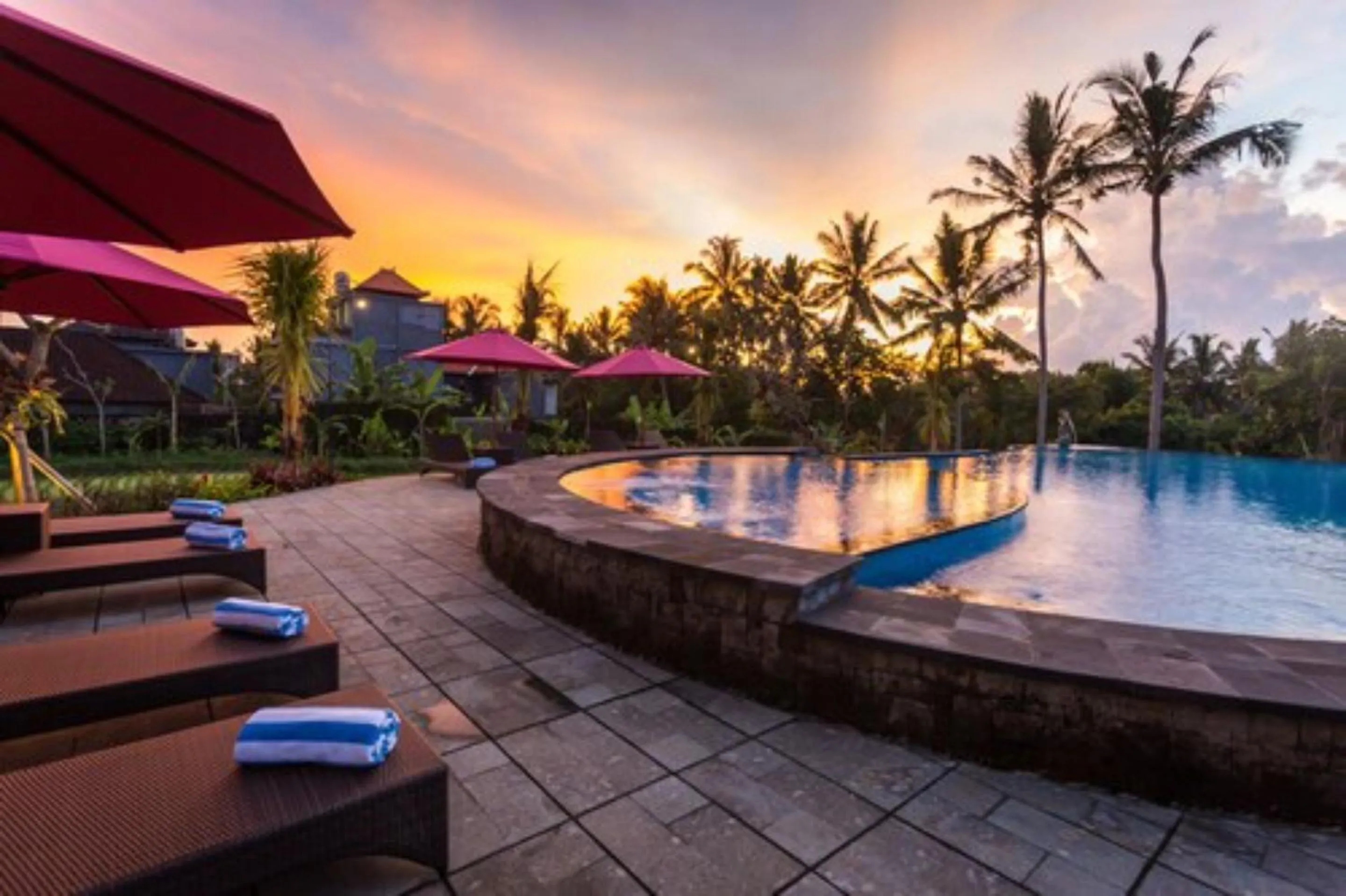 Swimming pool in Uma Dawa Resort and Spa