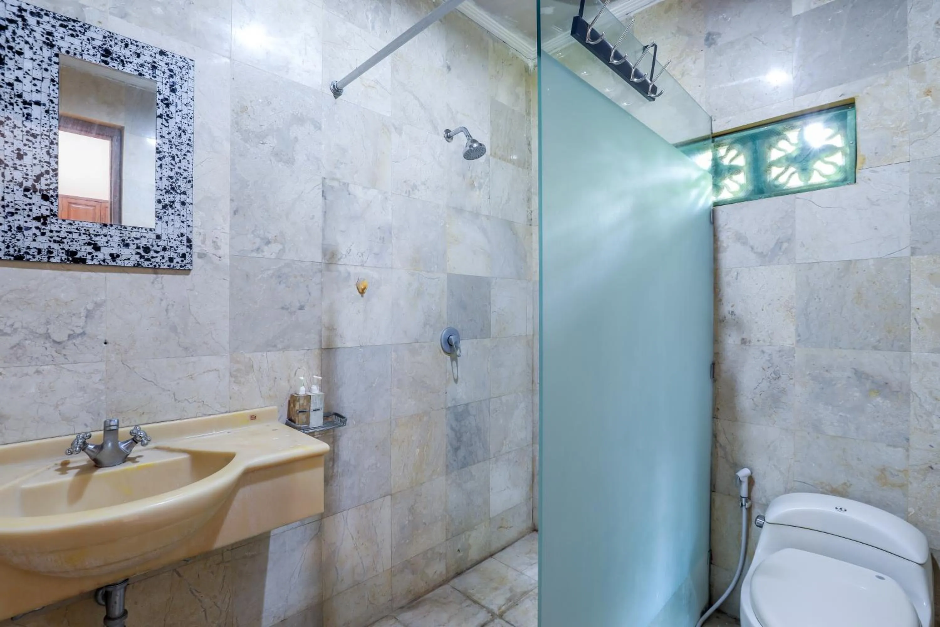 Bathroom in Uma Dawa Resort and Spa