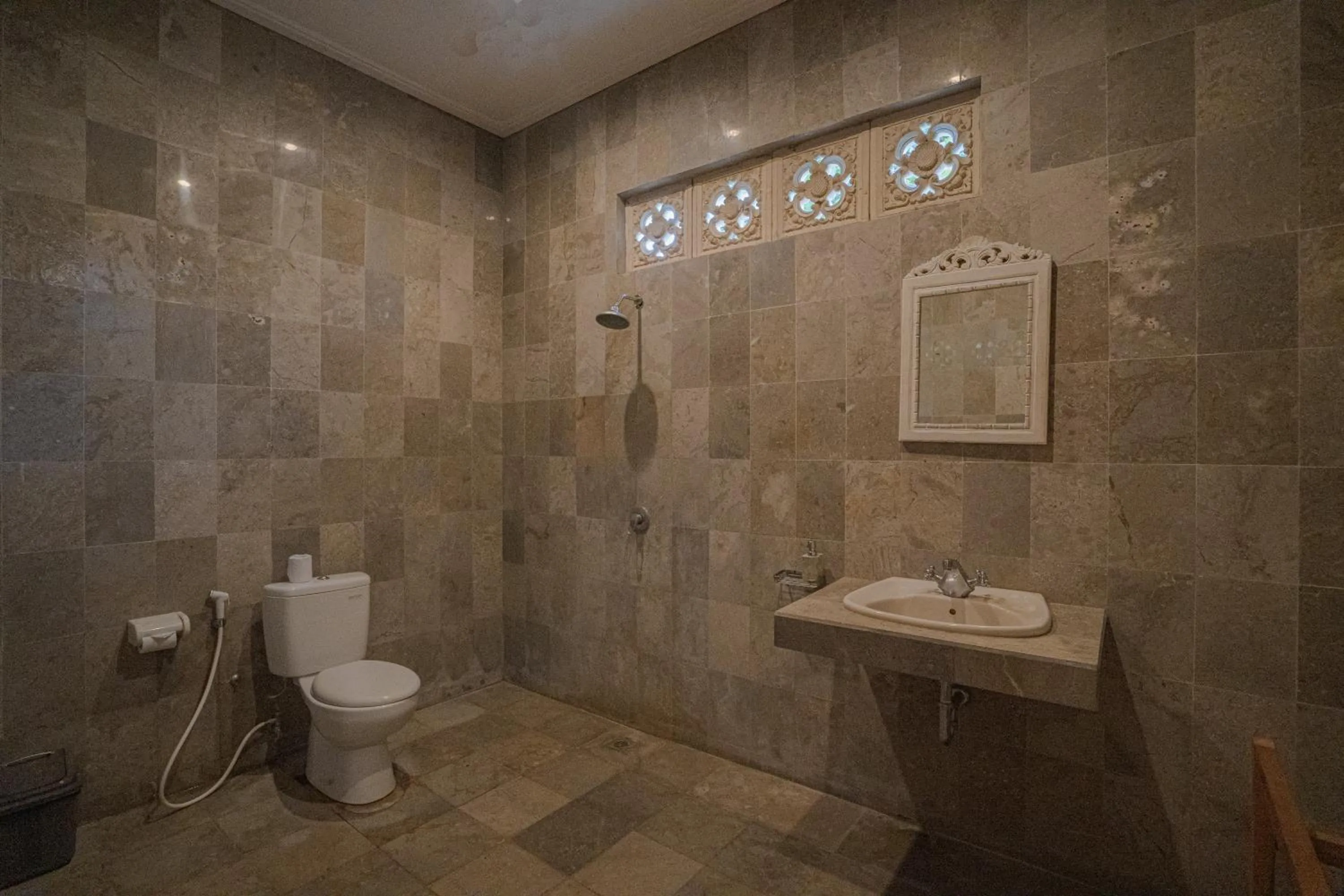 Bathroom in Uma Dawa Resort and Spa