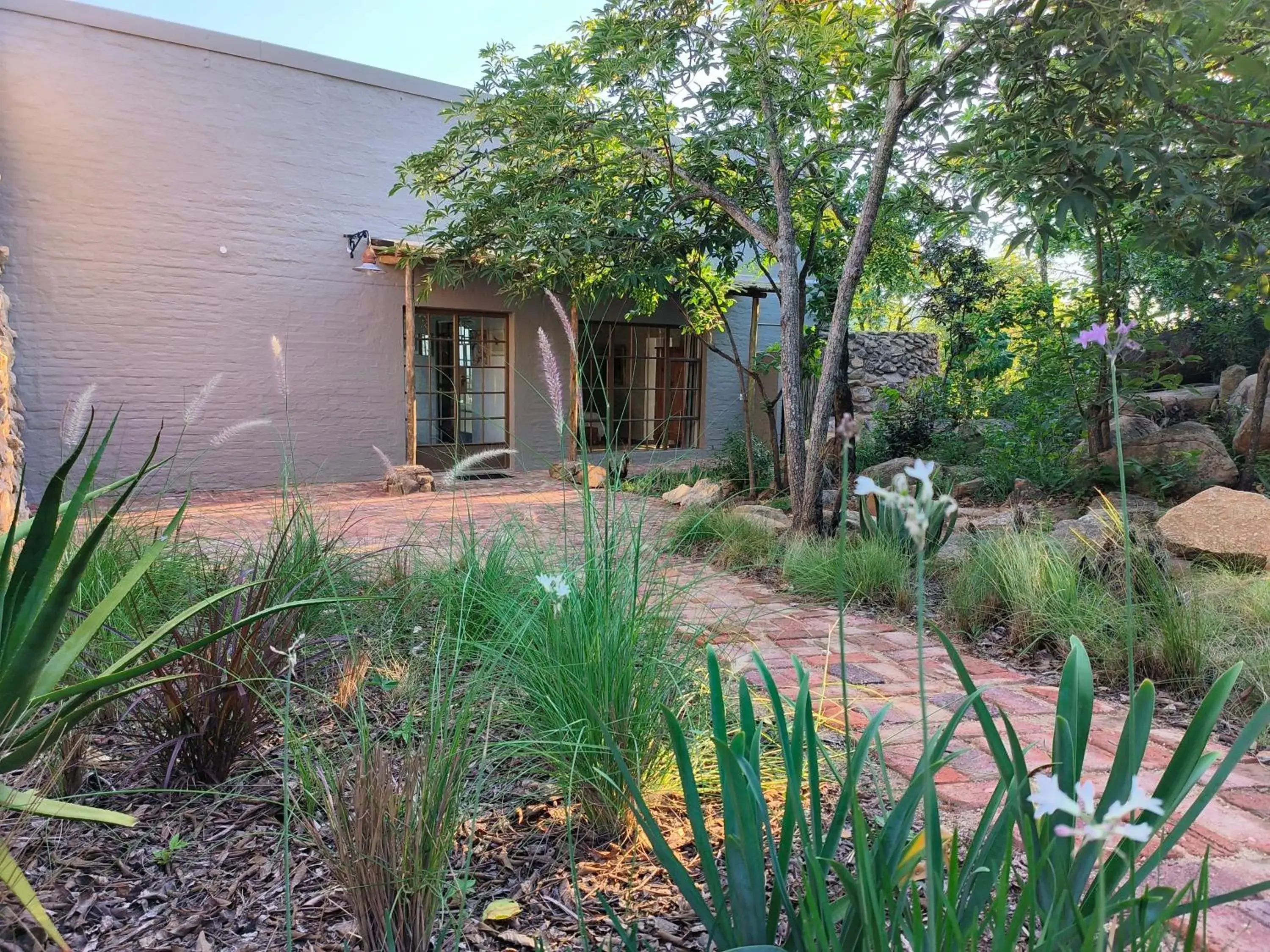 Three-Bedroom House - single occupancy in Eloff Guest House and Gallery Three-Bedroom House - single occupancy in Eloff Guest House and Gallery