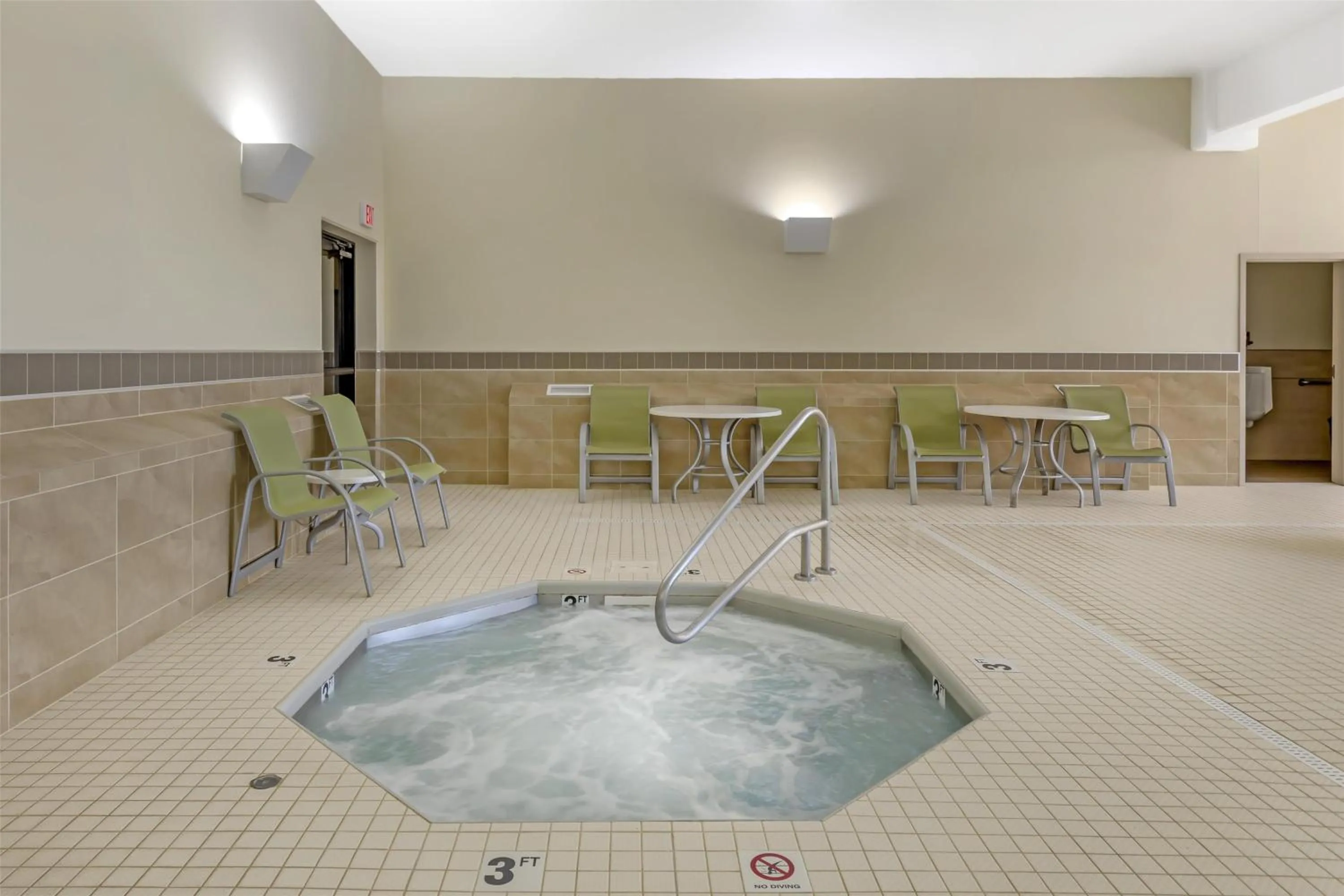 Pool view in Best Western Plus Havre Inn & Suites