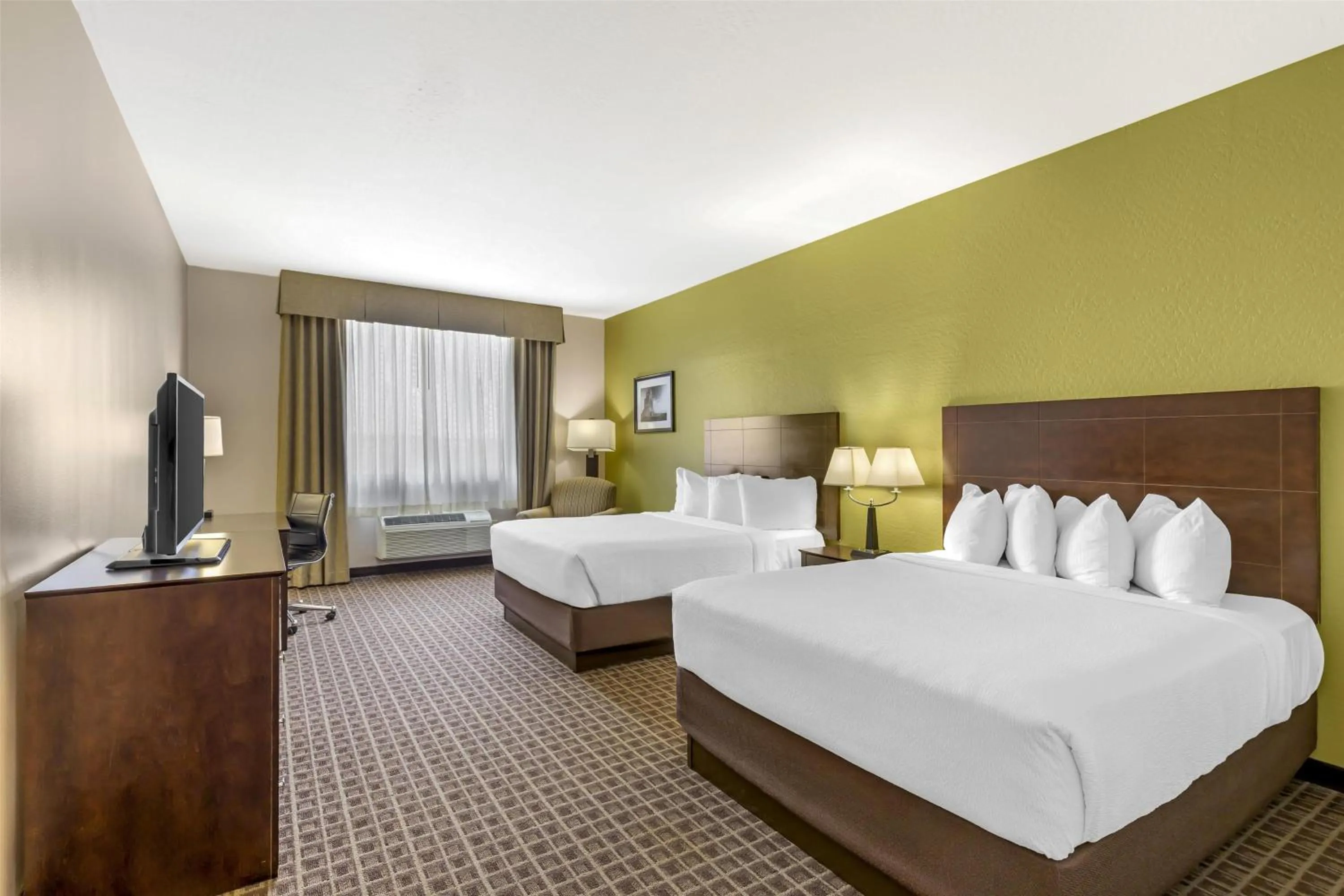 Bedroom, Bed in Best Western Plus Havre Inn & Suites