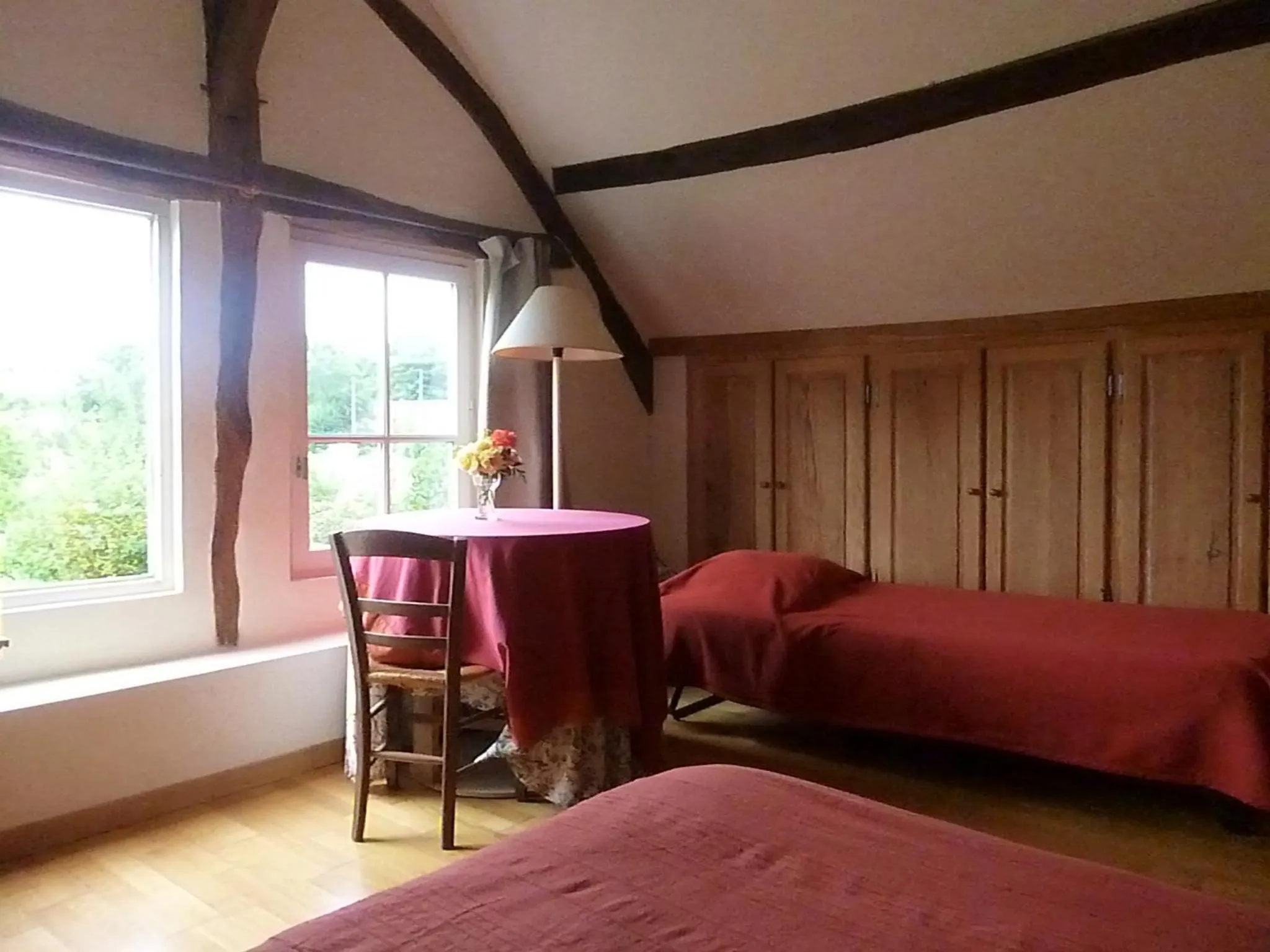 Photo of the whole room, Bed in La Sauleraie