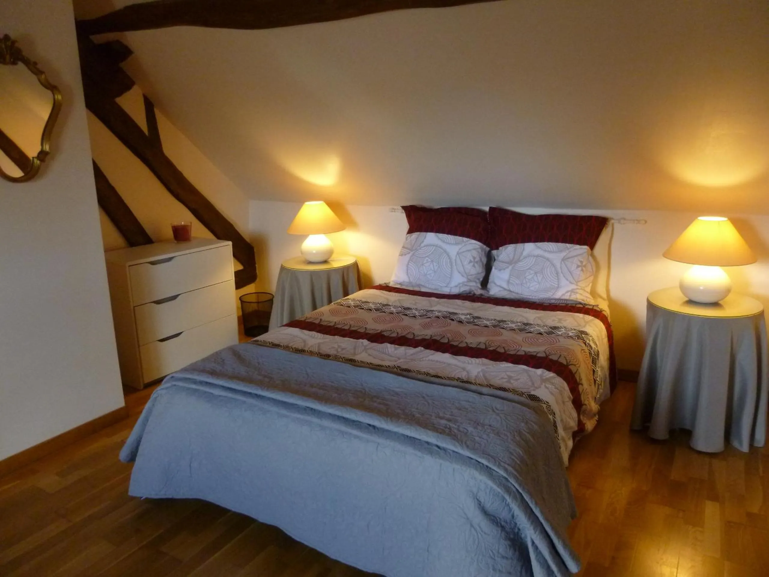 Photo of the whole room, Bed in La Sauleraie
