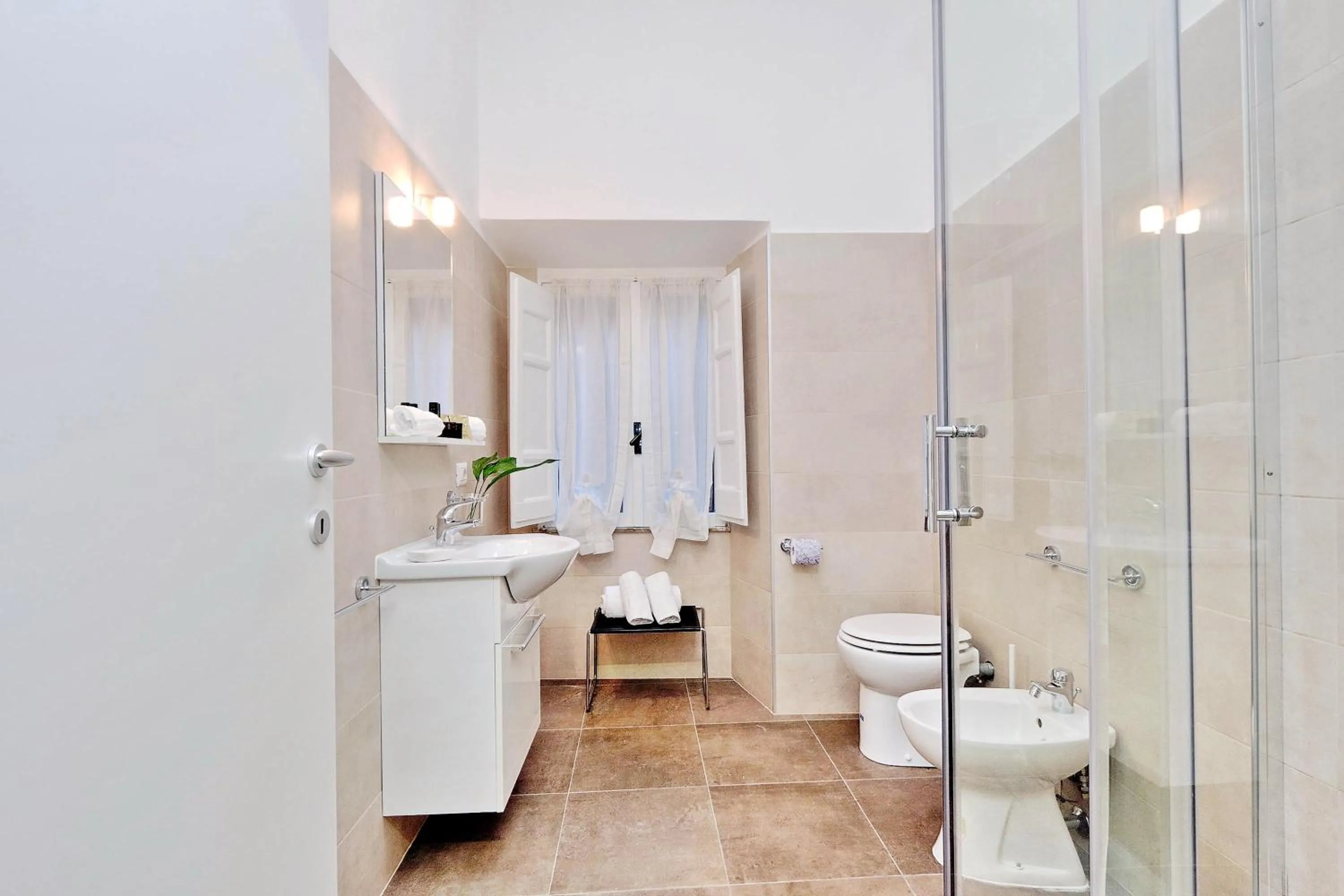 Bathroom in RomeAsYouLike-Monti Experience 295