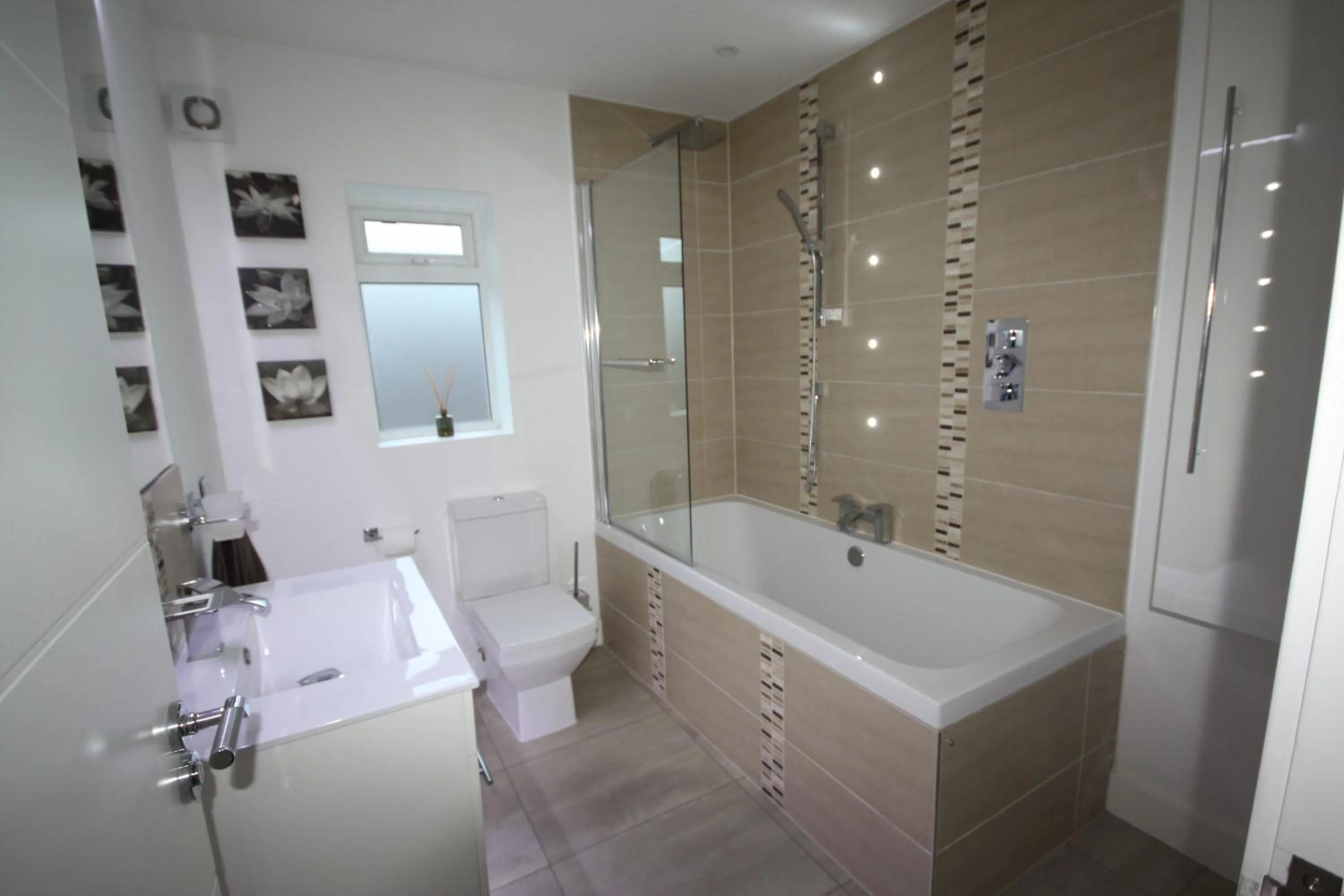 Bathroom in Four Corners Holiday Home Hot Tub & Sauna