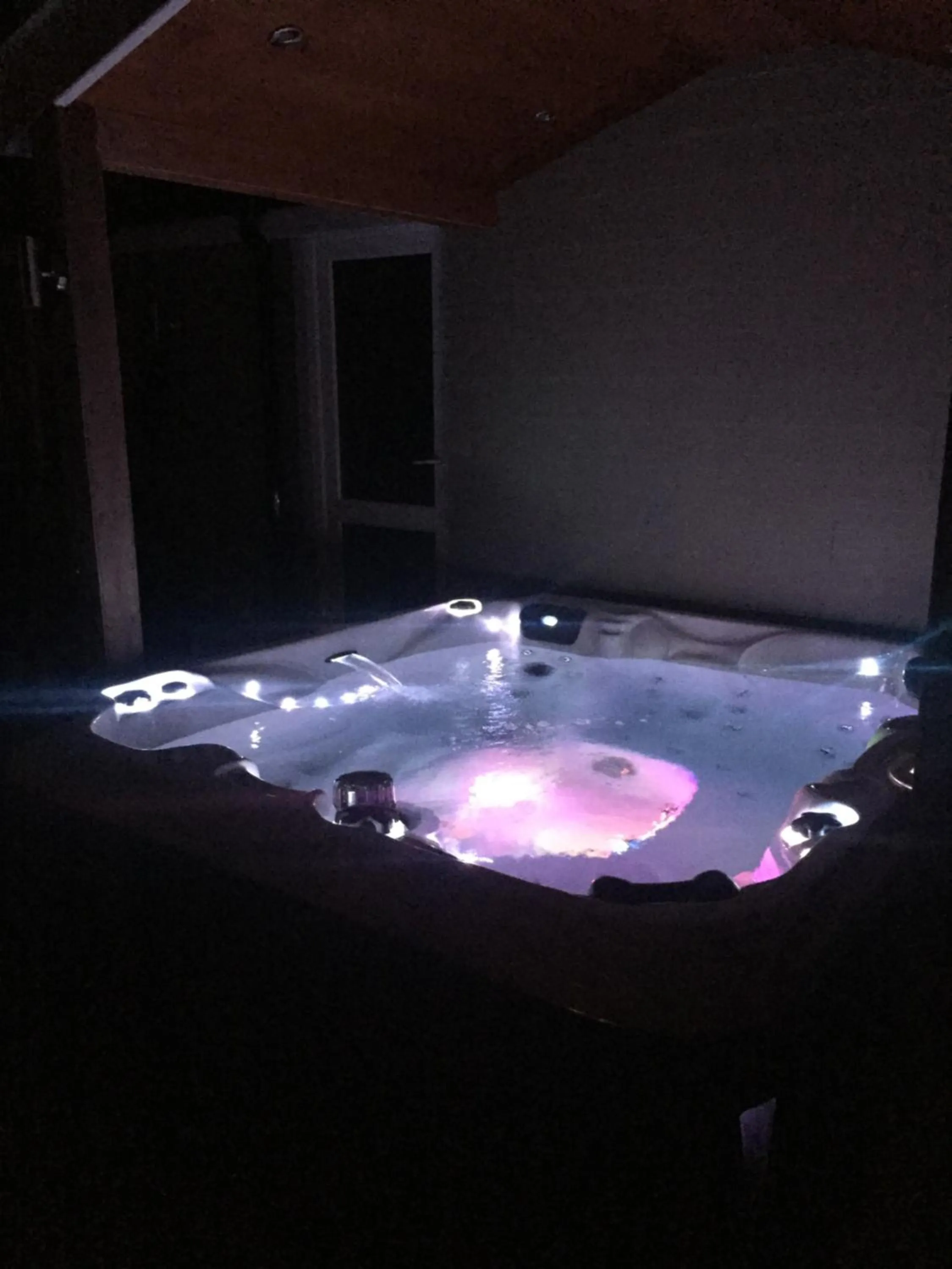 Hot Tub in Four Corners Holiday Home Hot Tub & Sauna