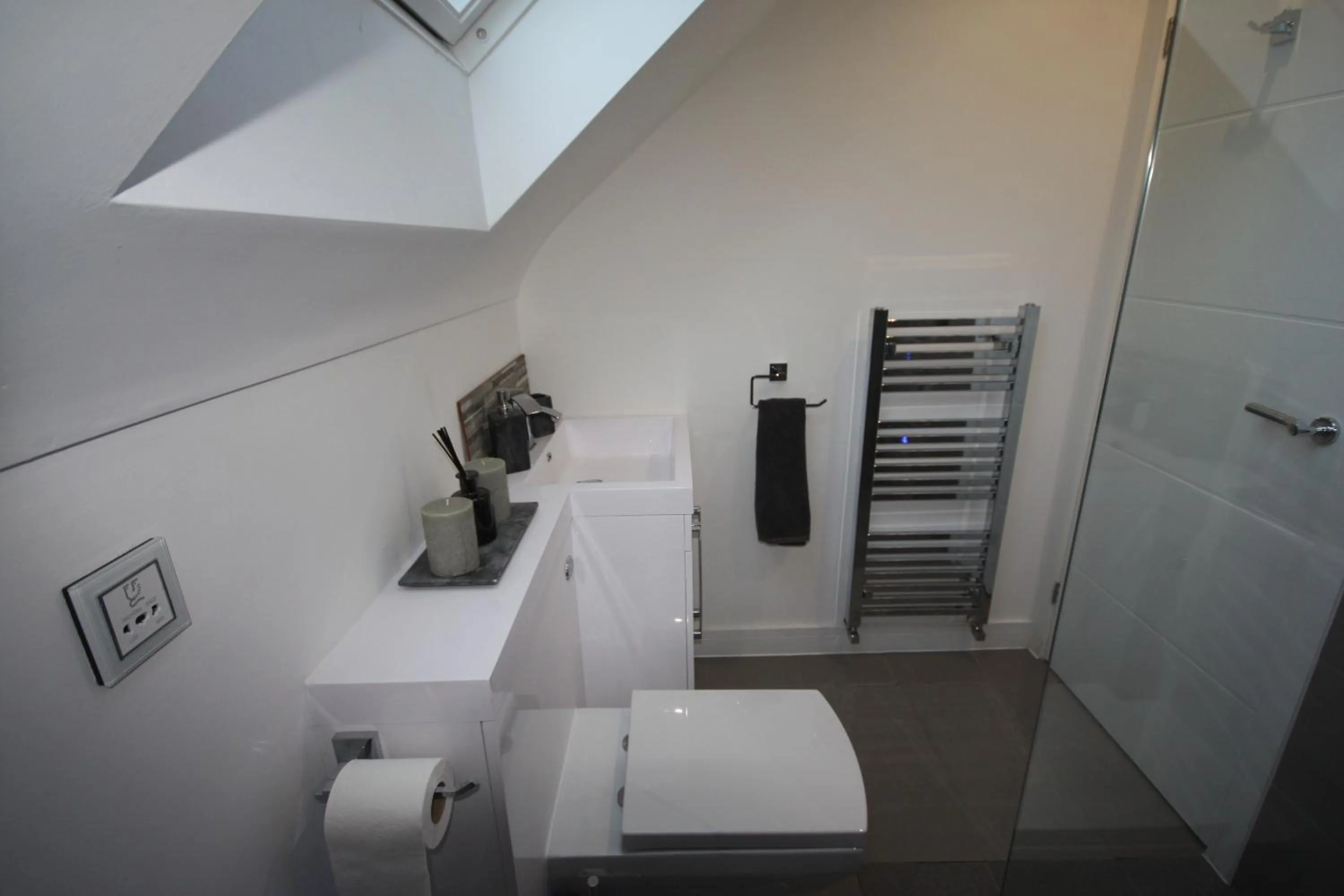 Shower in Four Corners Holiday Home Hot Tub & Sauna