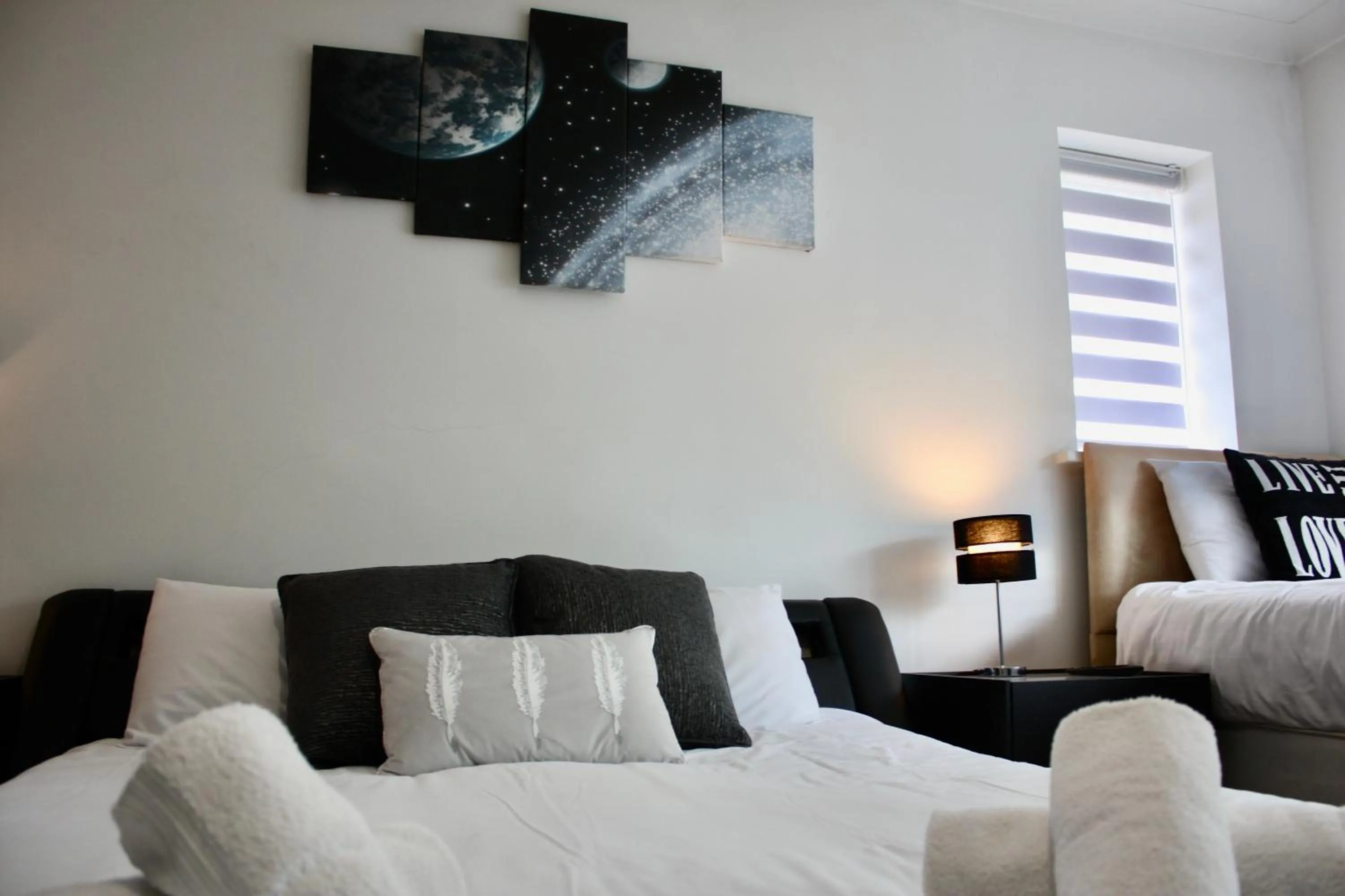 Bed in Four Corners Holiday Home Hot Tub & Sauna