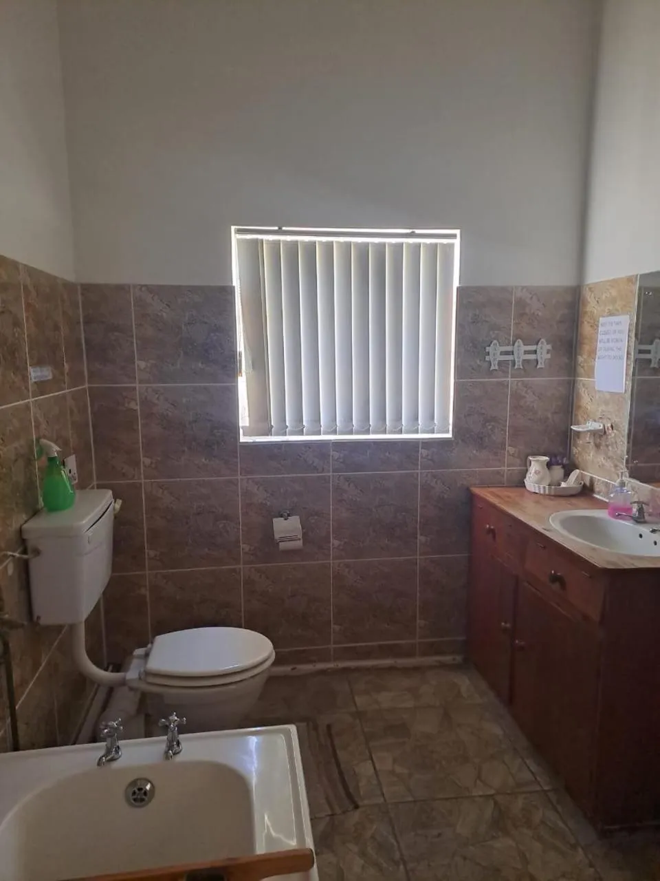 Toilet in Breaking Dawn