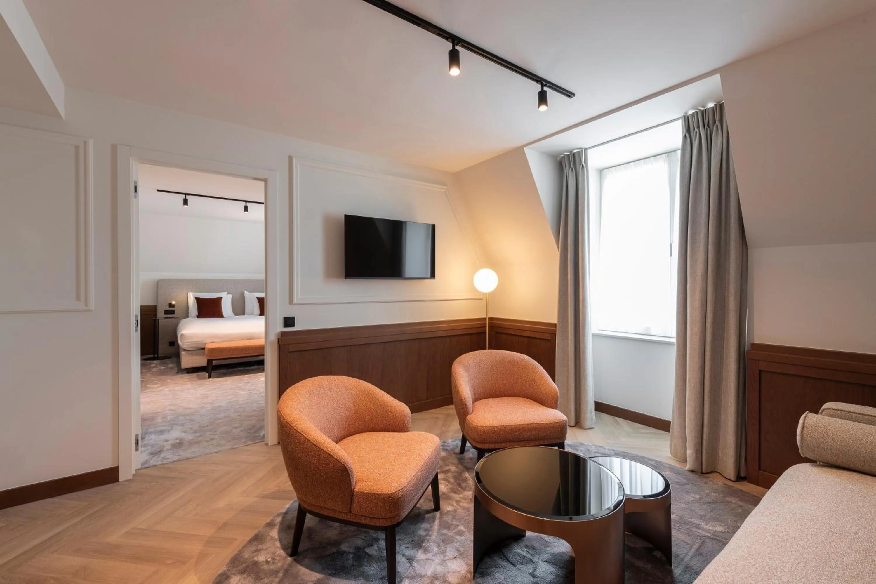 Living room, Bed in Dukes' Palace Brugge - by Dukes' Hotel Collection