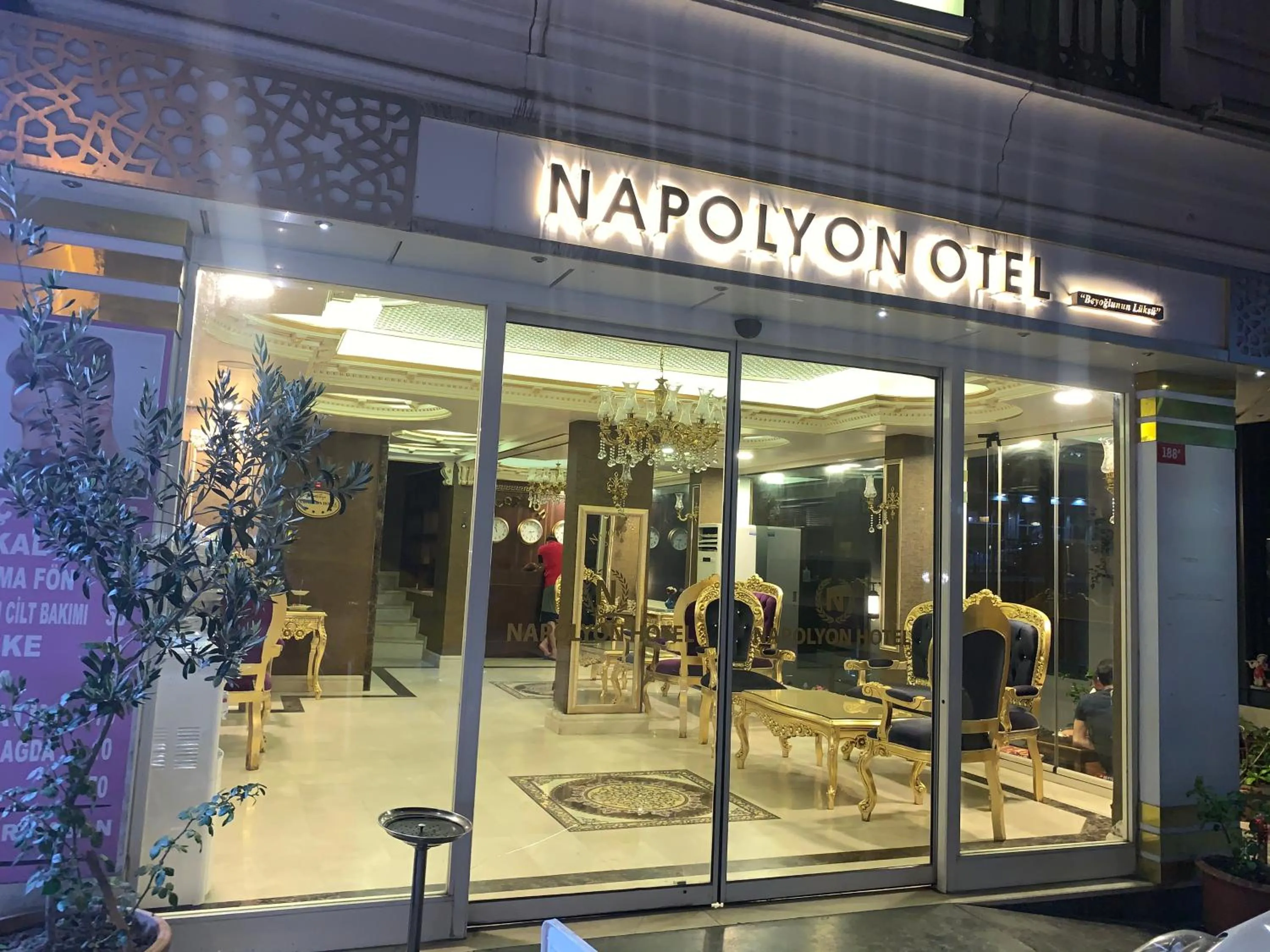 Facade/entrance in Napolyon hotel