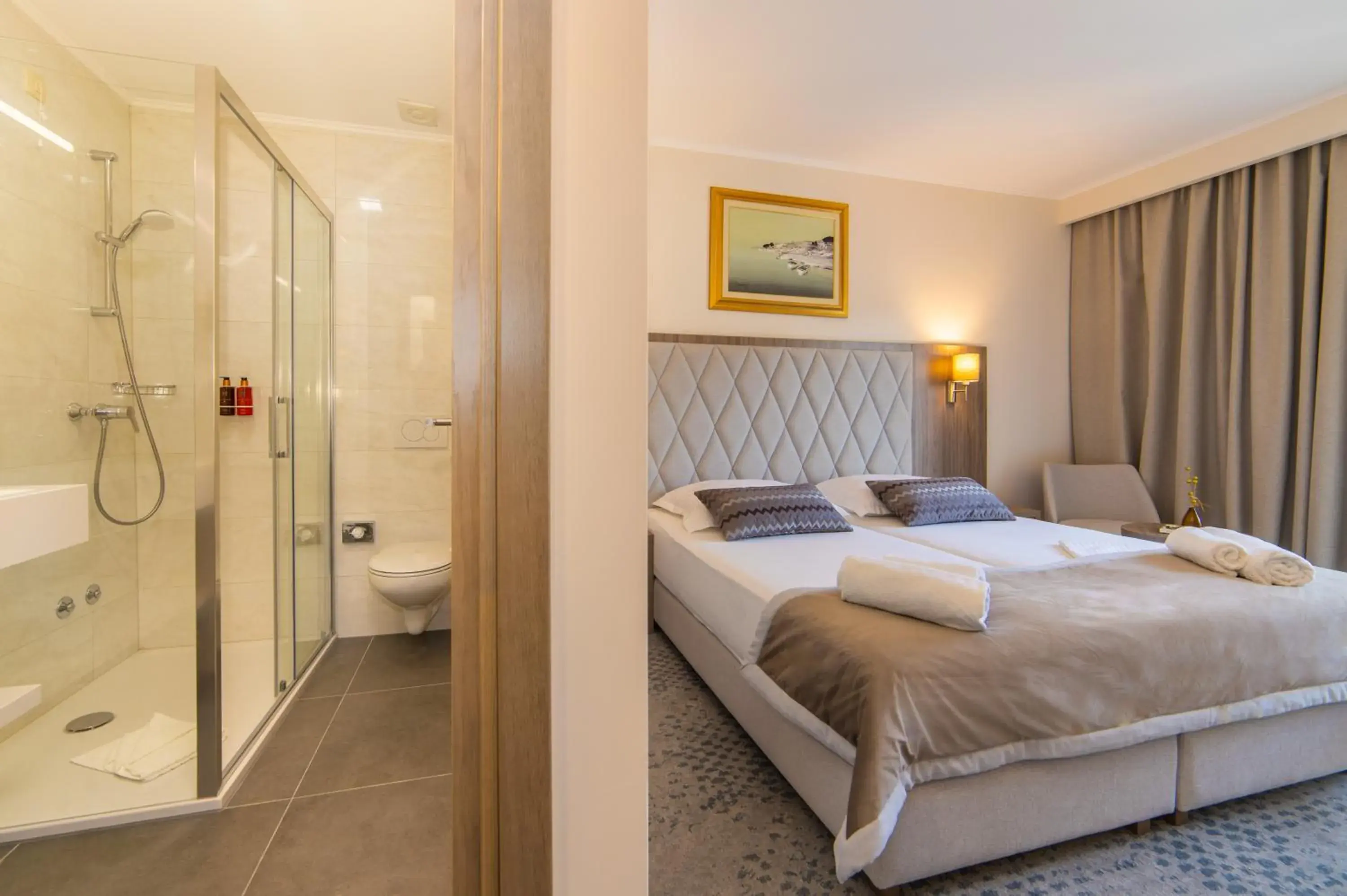 Deluxe Park View Double Room with Sofa Bed in Hotel Bella Vista Deluxe Park View Double Room with Sofa Bed in Hotel Bella Vista