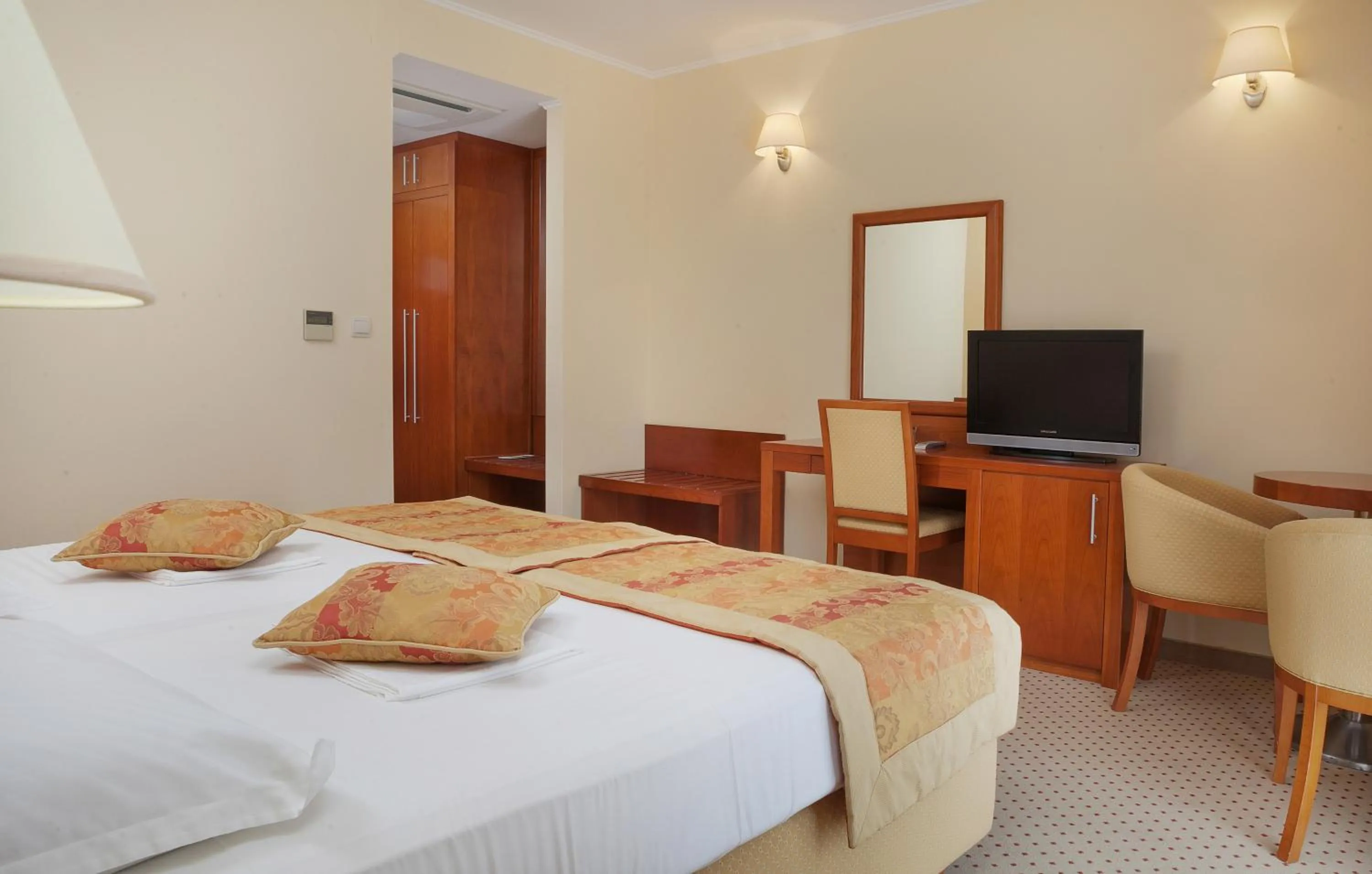 Photo of the whole room, Bed in Hotel Bella Vista