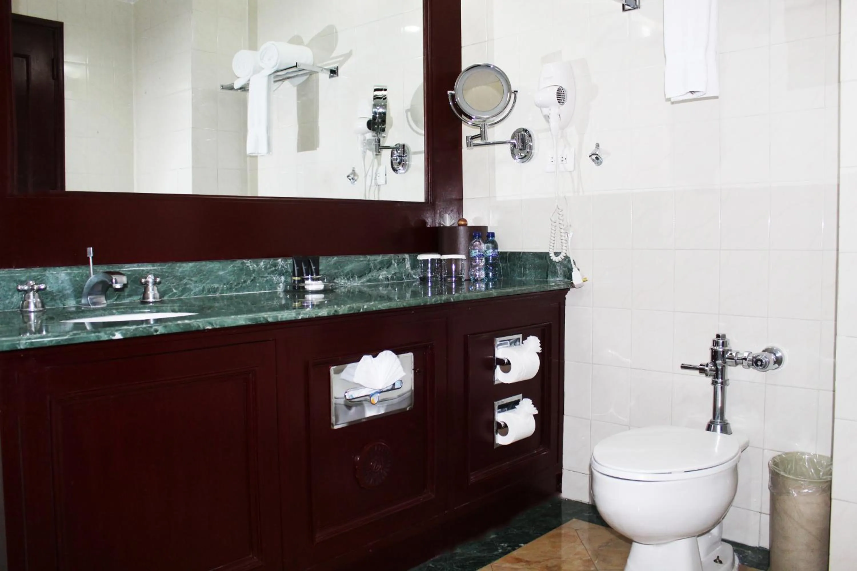Bathroom in Hotel Las Americas