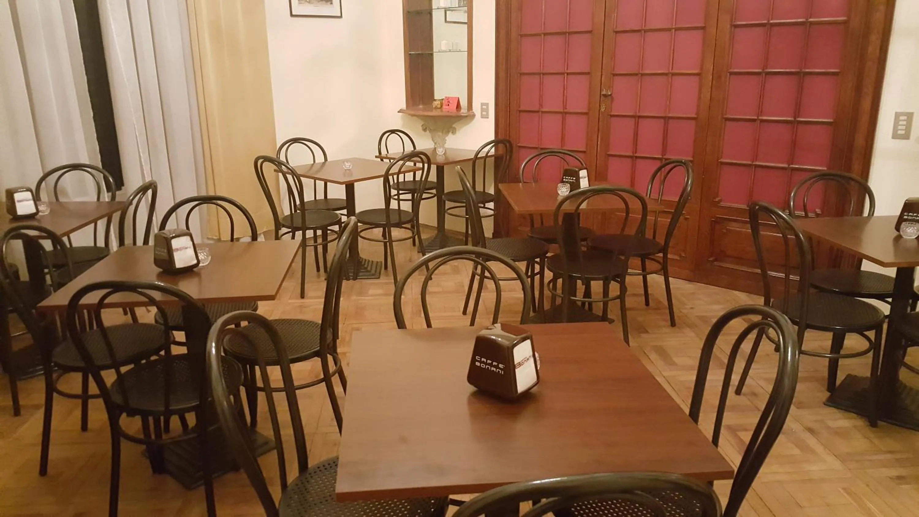 Restaurant/places to eat in Royal Suite