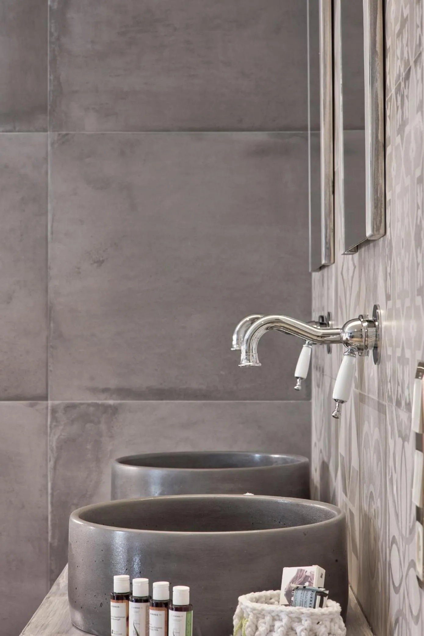 Bathroom in 18 Micon Str.