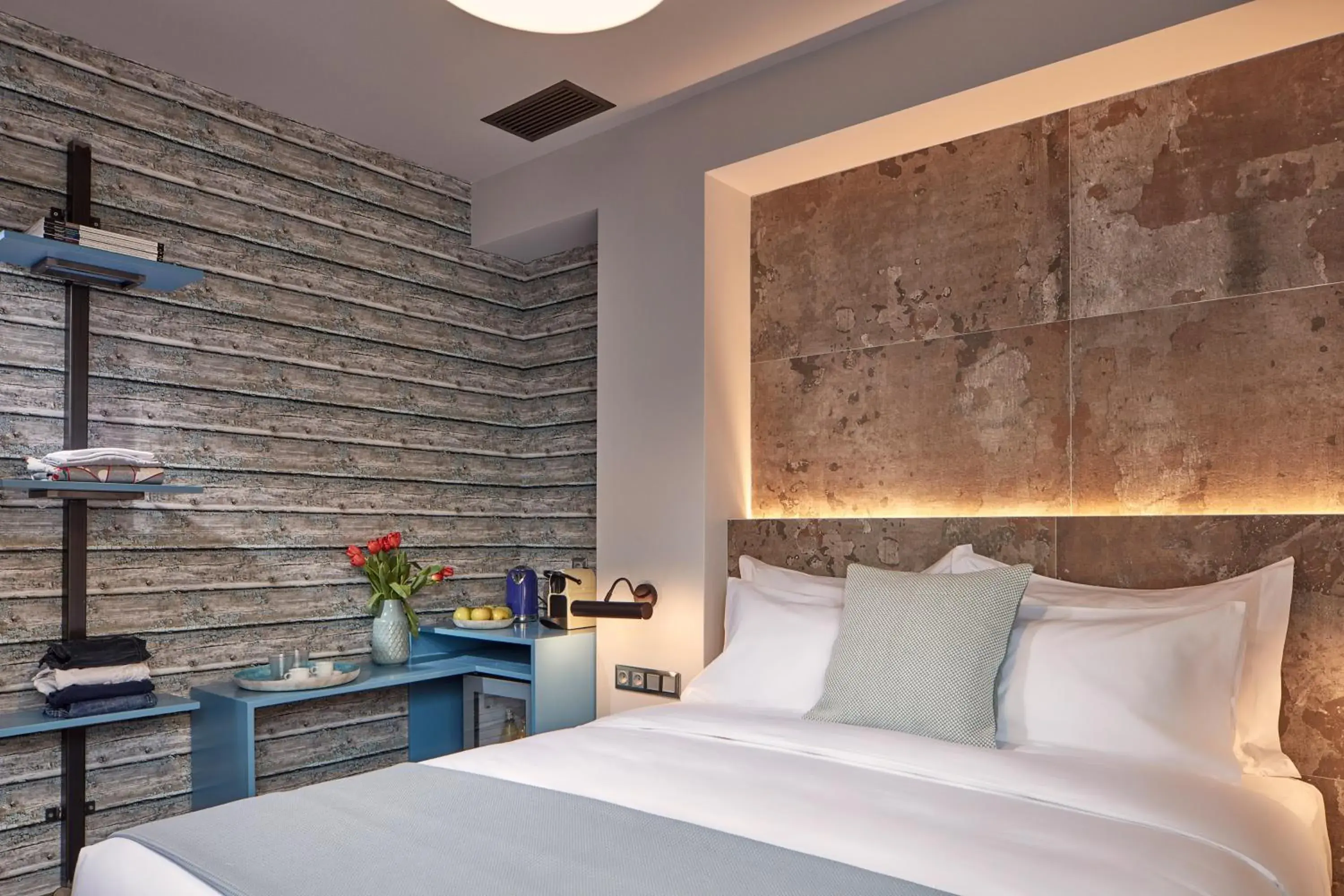 Two-Bedroom Family Room with Terrace in 18 Micon Str. Two-Bedroom Family Room with Terrace in 18 Micon Str.