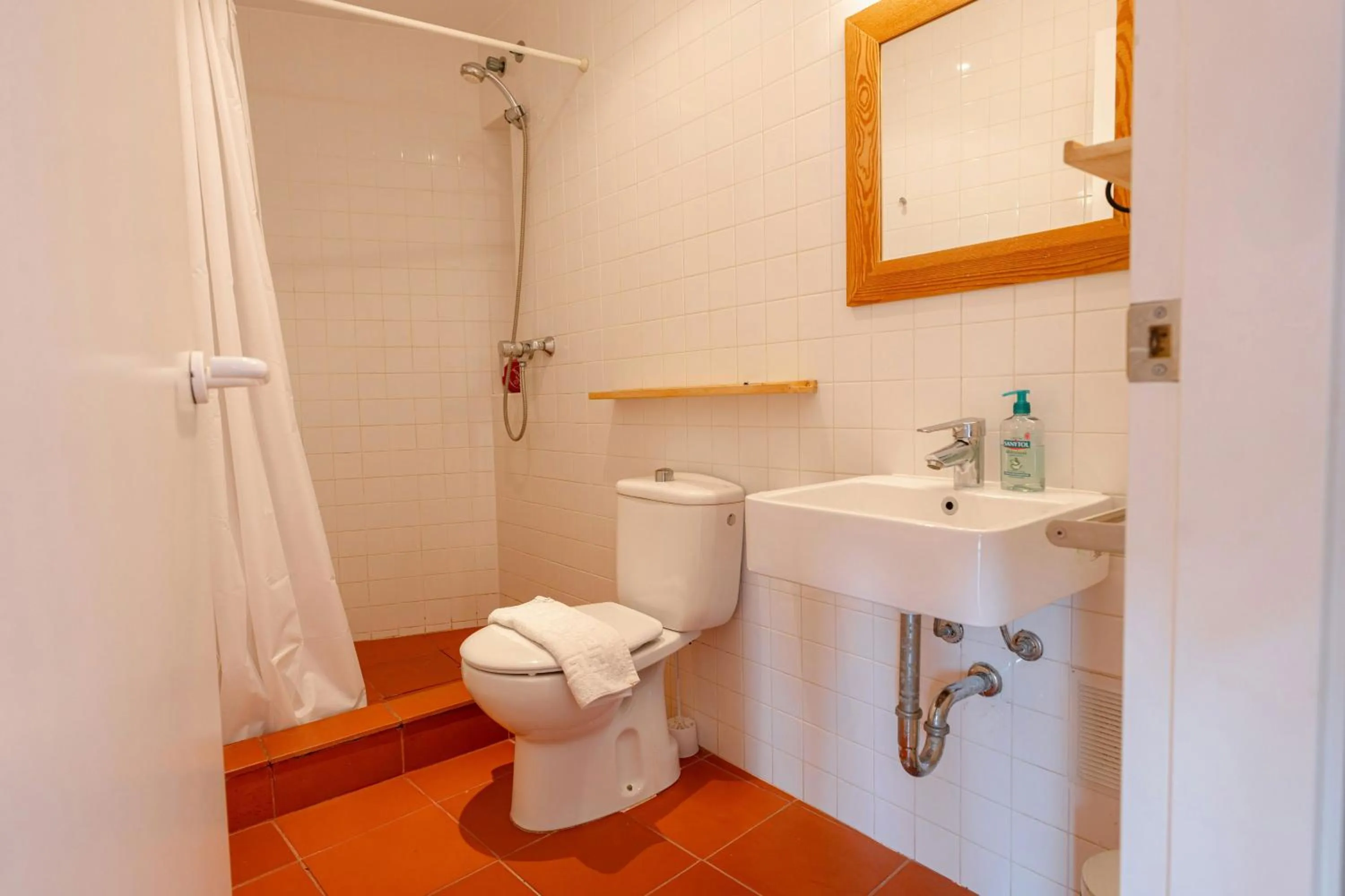 Bathroom in ApartmentsTamariu4 Unbeatable views 50m to beach