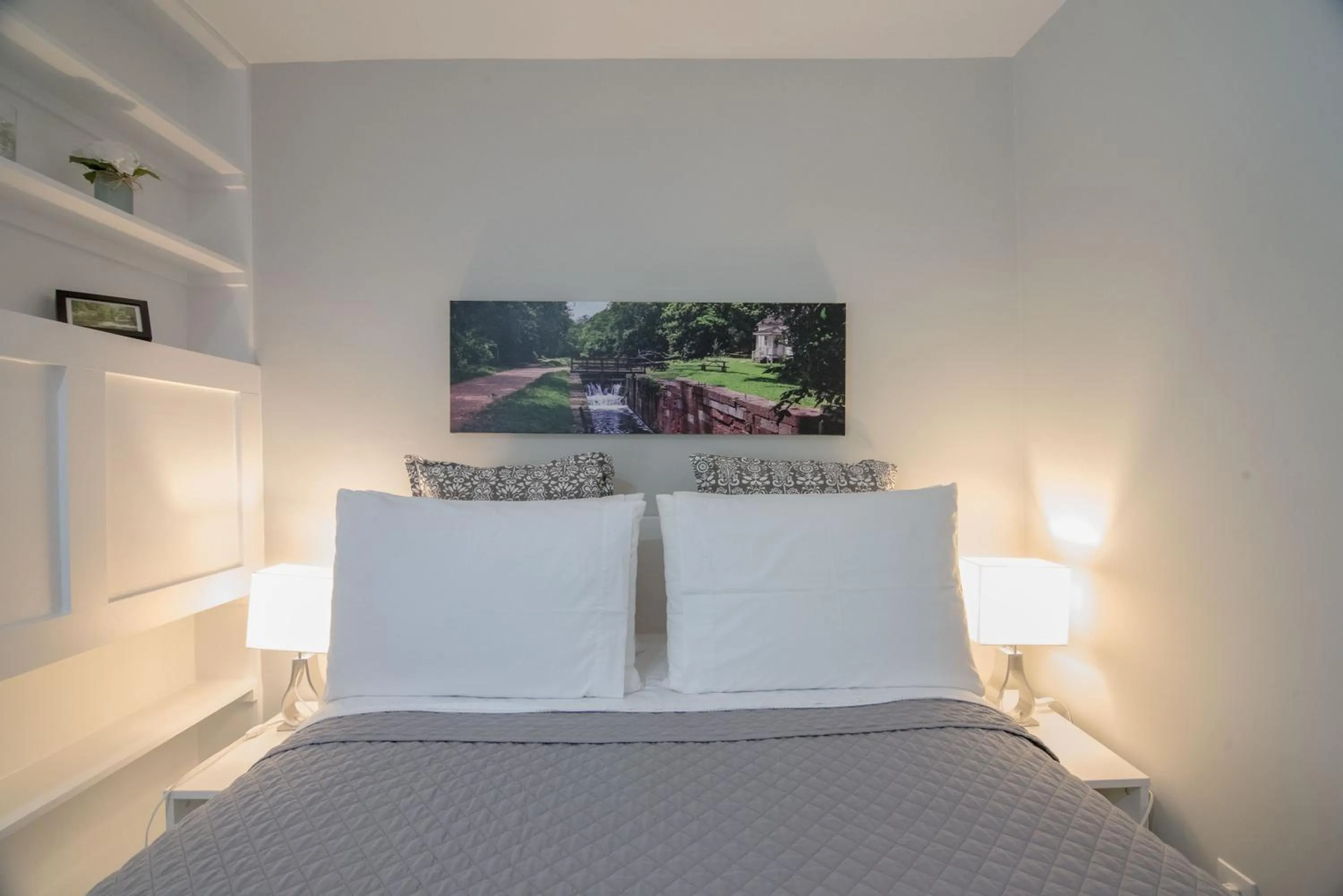 Bed in The Georgetown House Inn