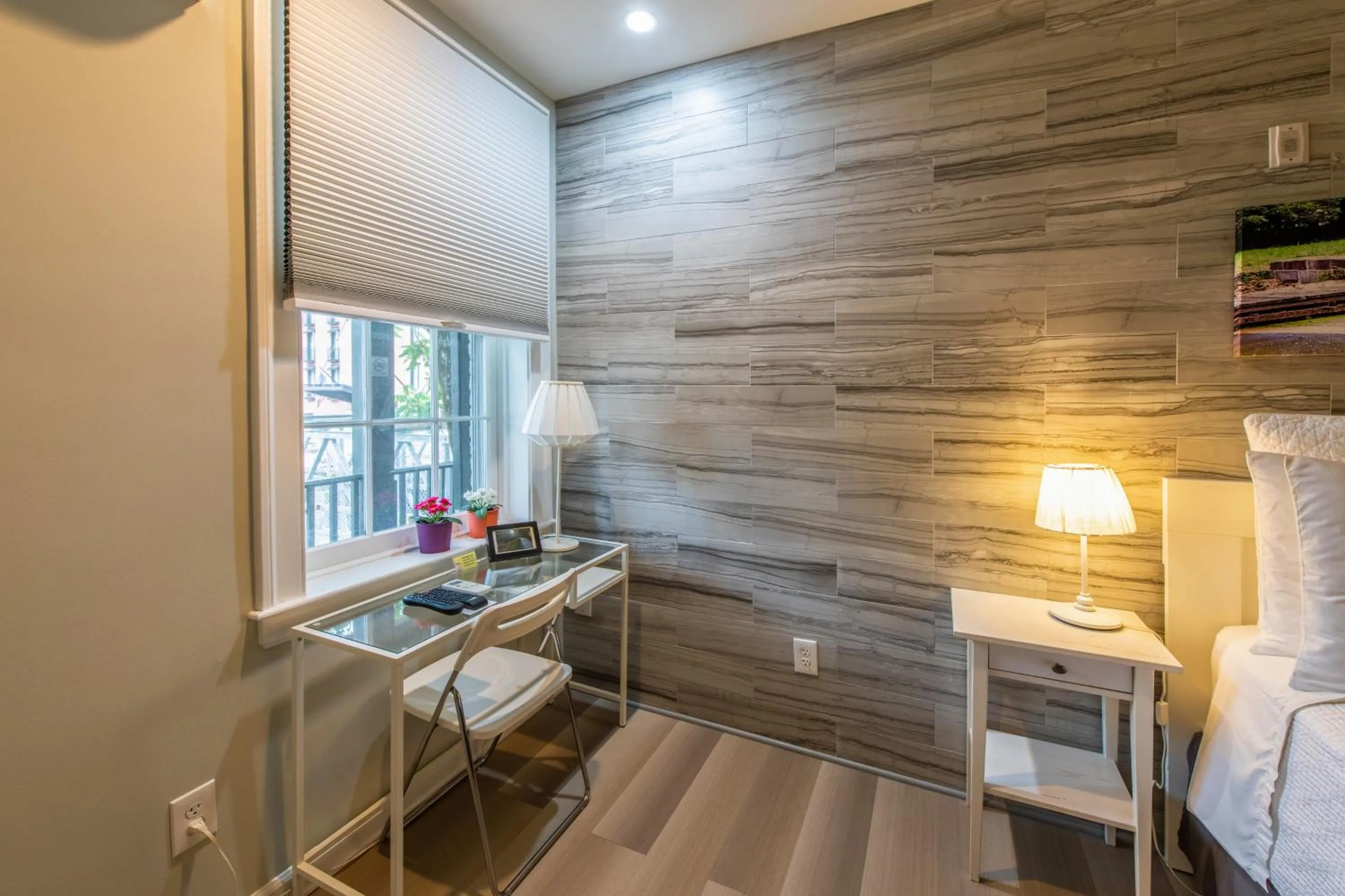 Bed in The Georgetown House Inn