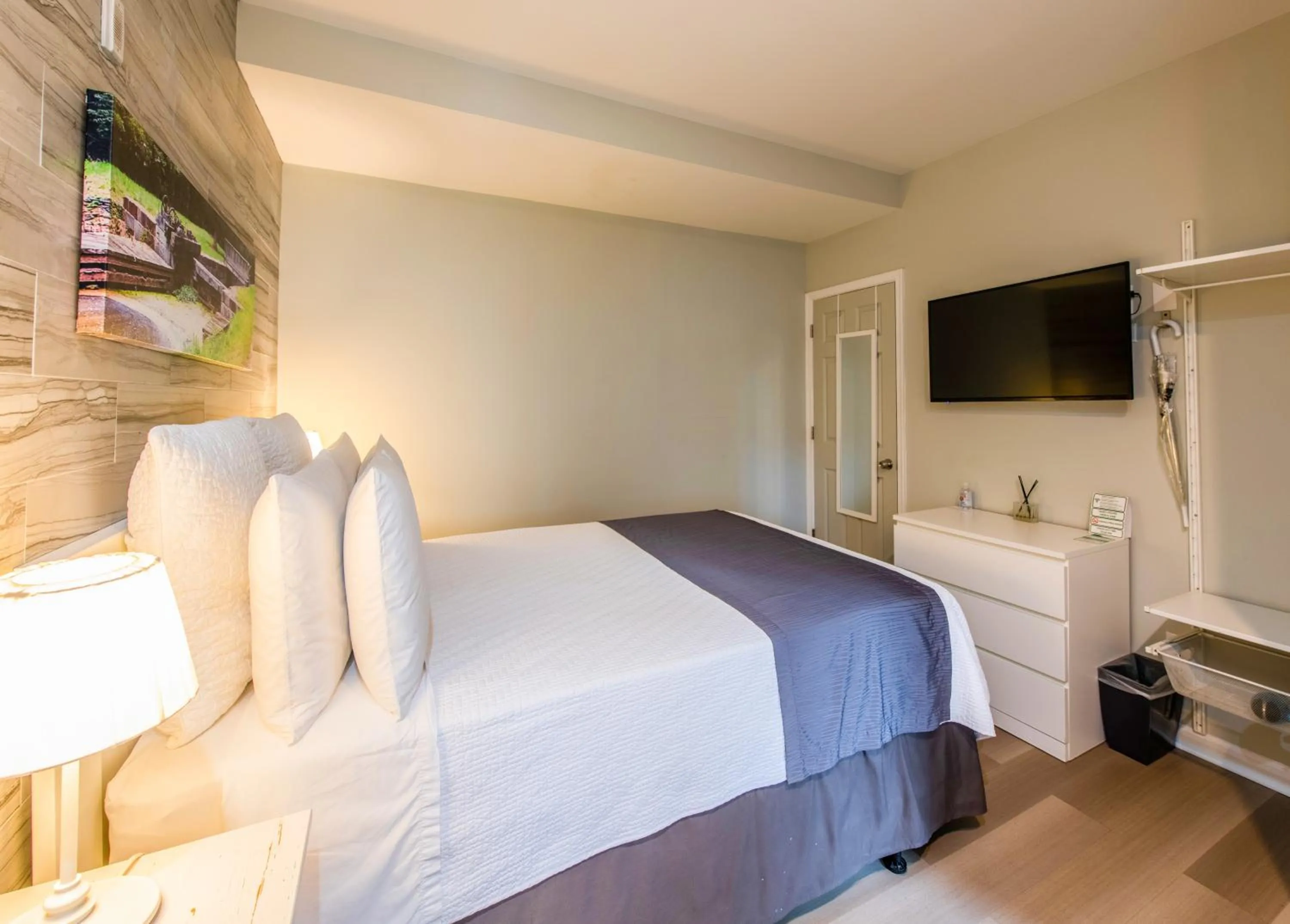 Bed in The Georgetown House Inn