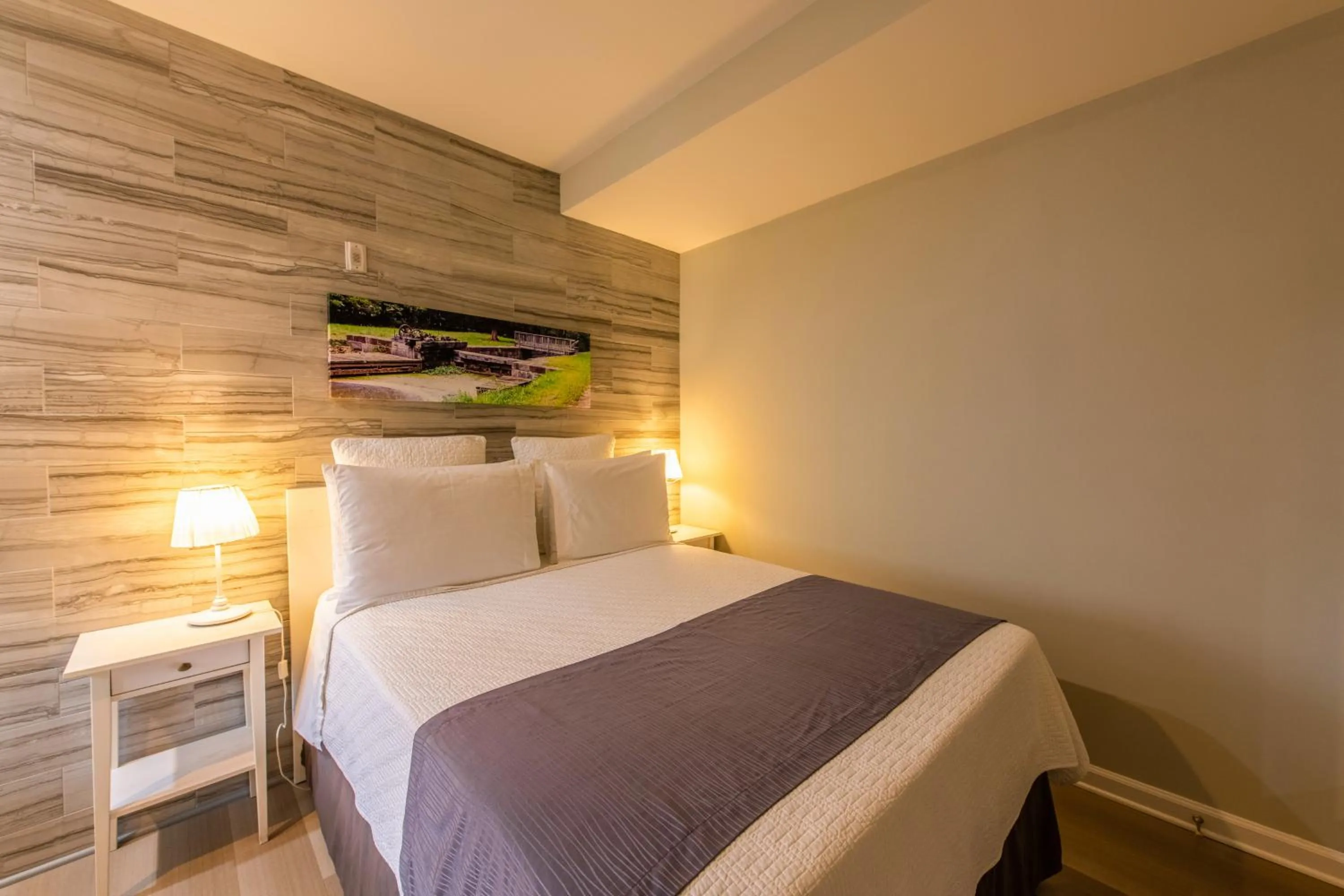 Bed in The Georgetown House Inn