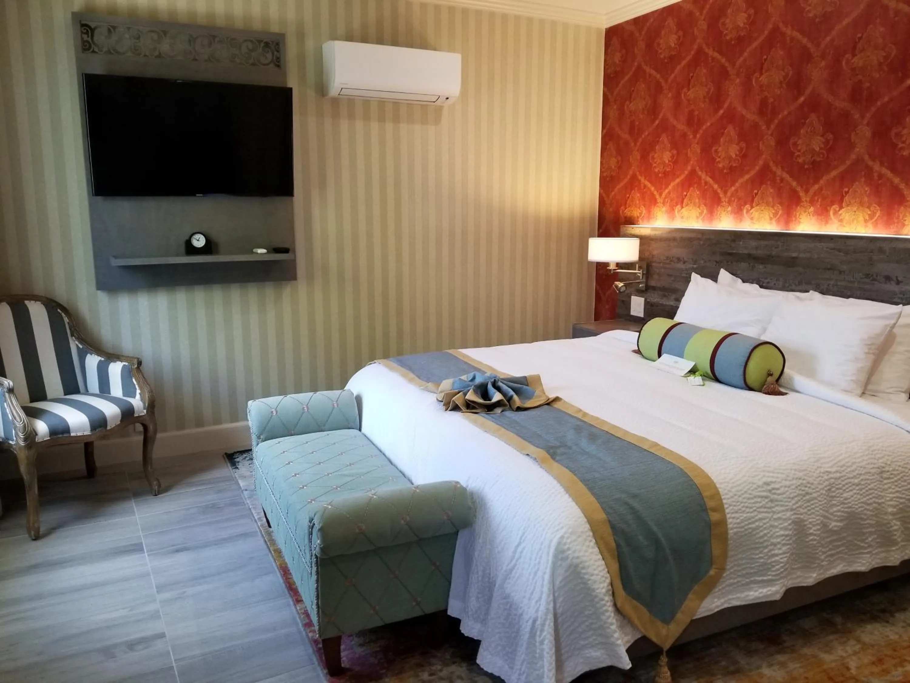 Bed in SenS Hotel & Vanne Bistro Berkeley