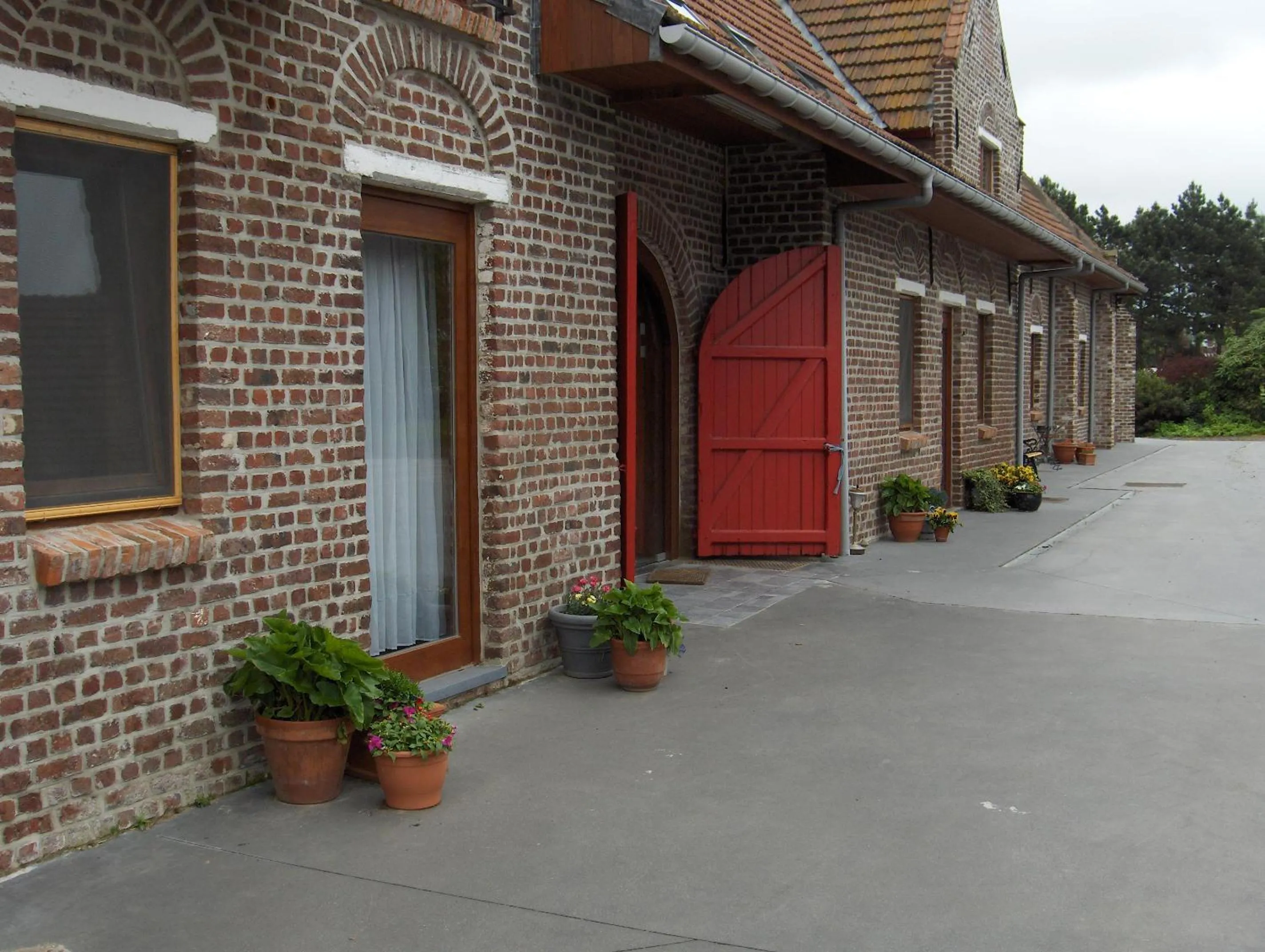 Property building in Varlet Farm