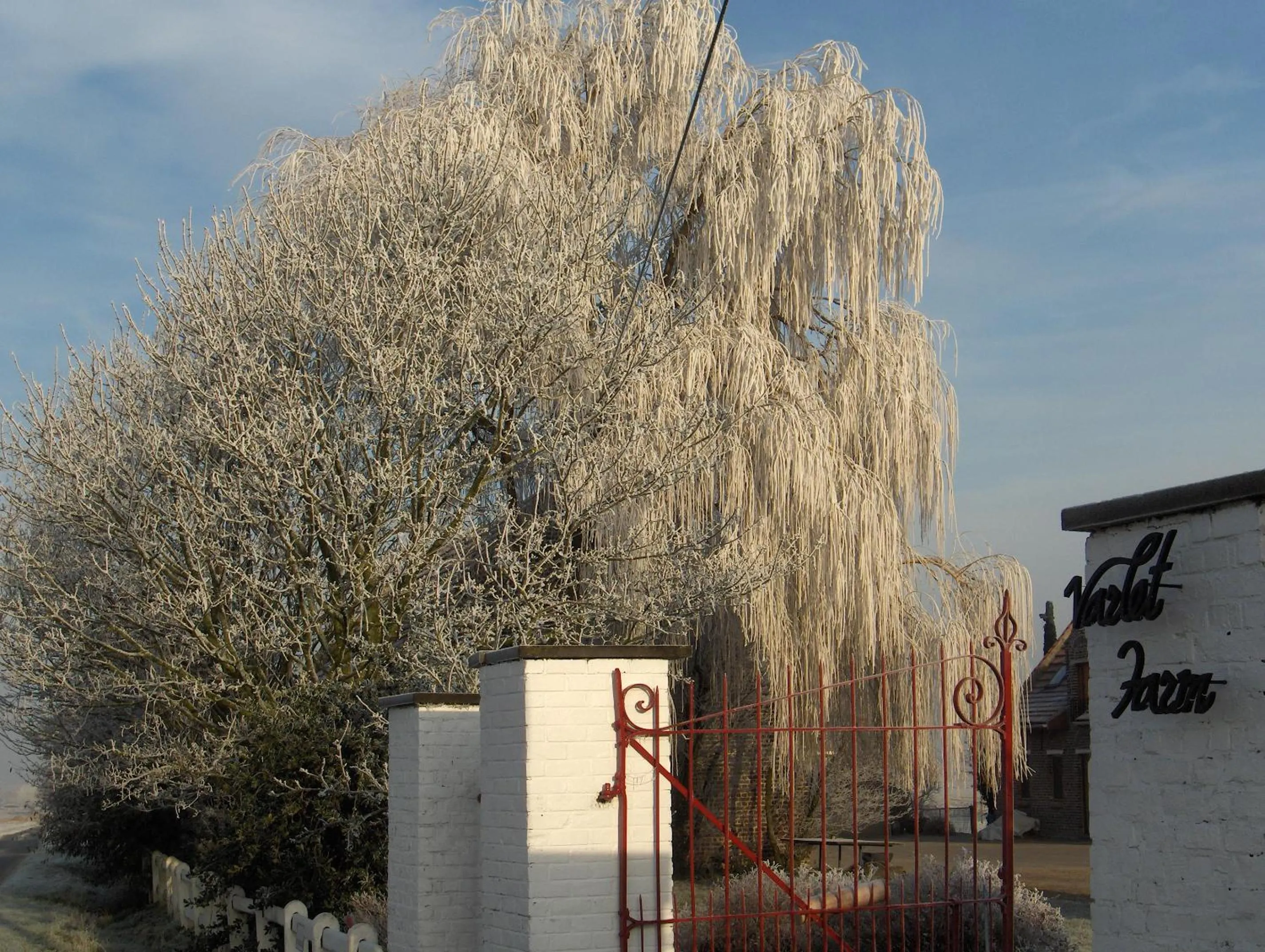 Facade/entrance in Varlet Farm