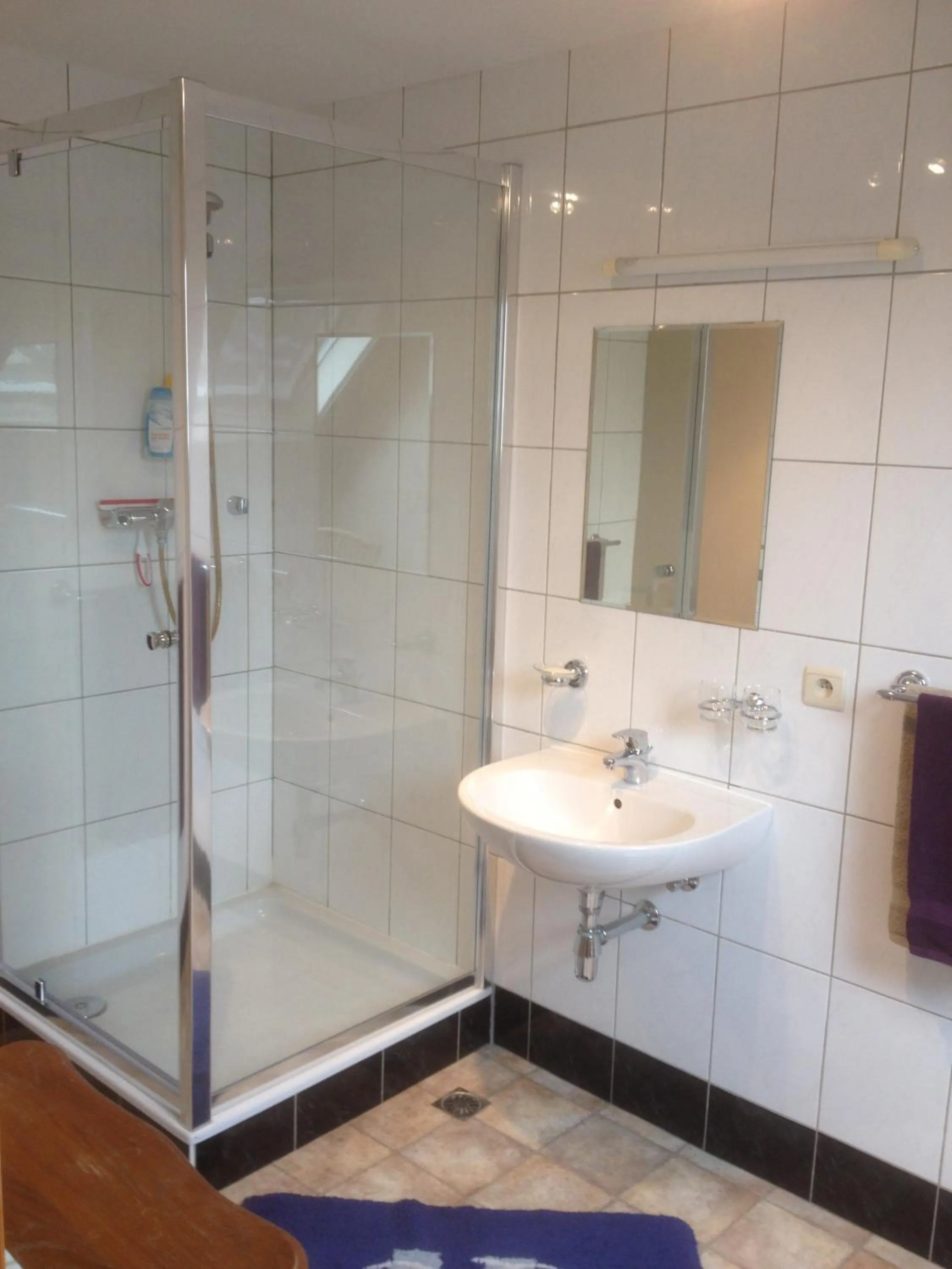 Shower in Varlet Farm