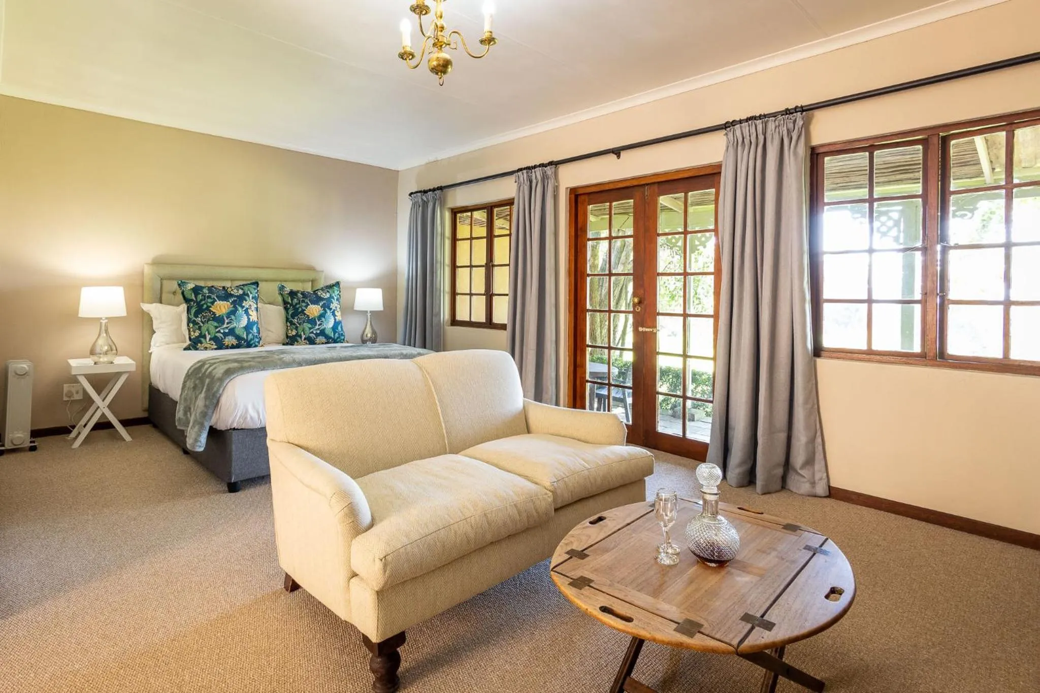 Bed in Halliwell Country Inn