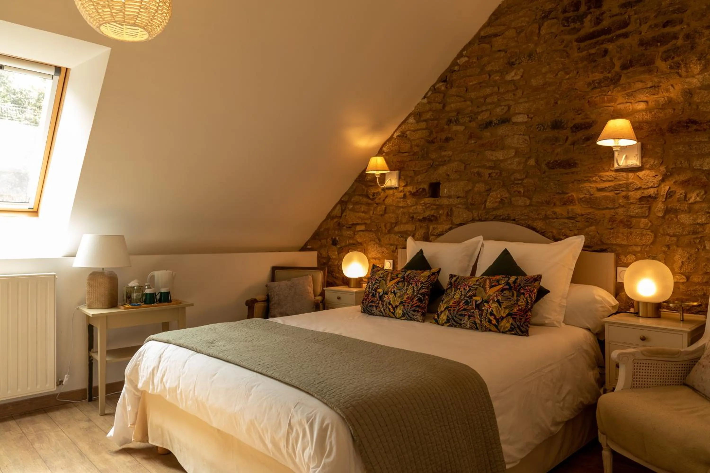 Photo of the whole room, Bed in Domaine du Kelenn, Maison d'hôtes de charme avec piscine