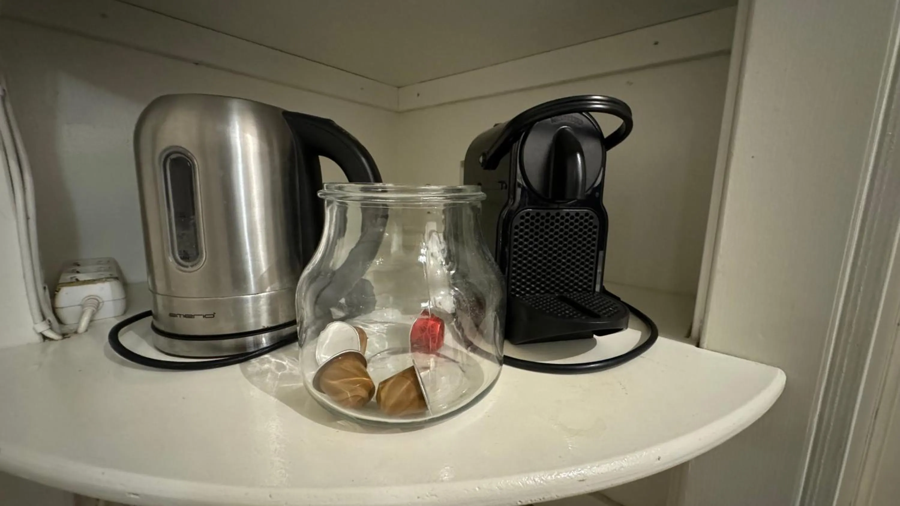 Coffee/tea facilities in Cozy Canal Studio