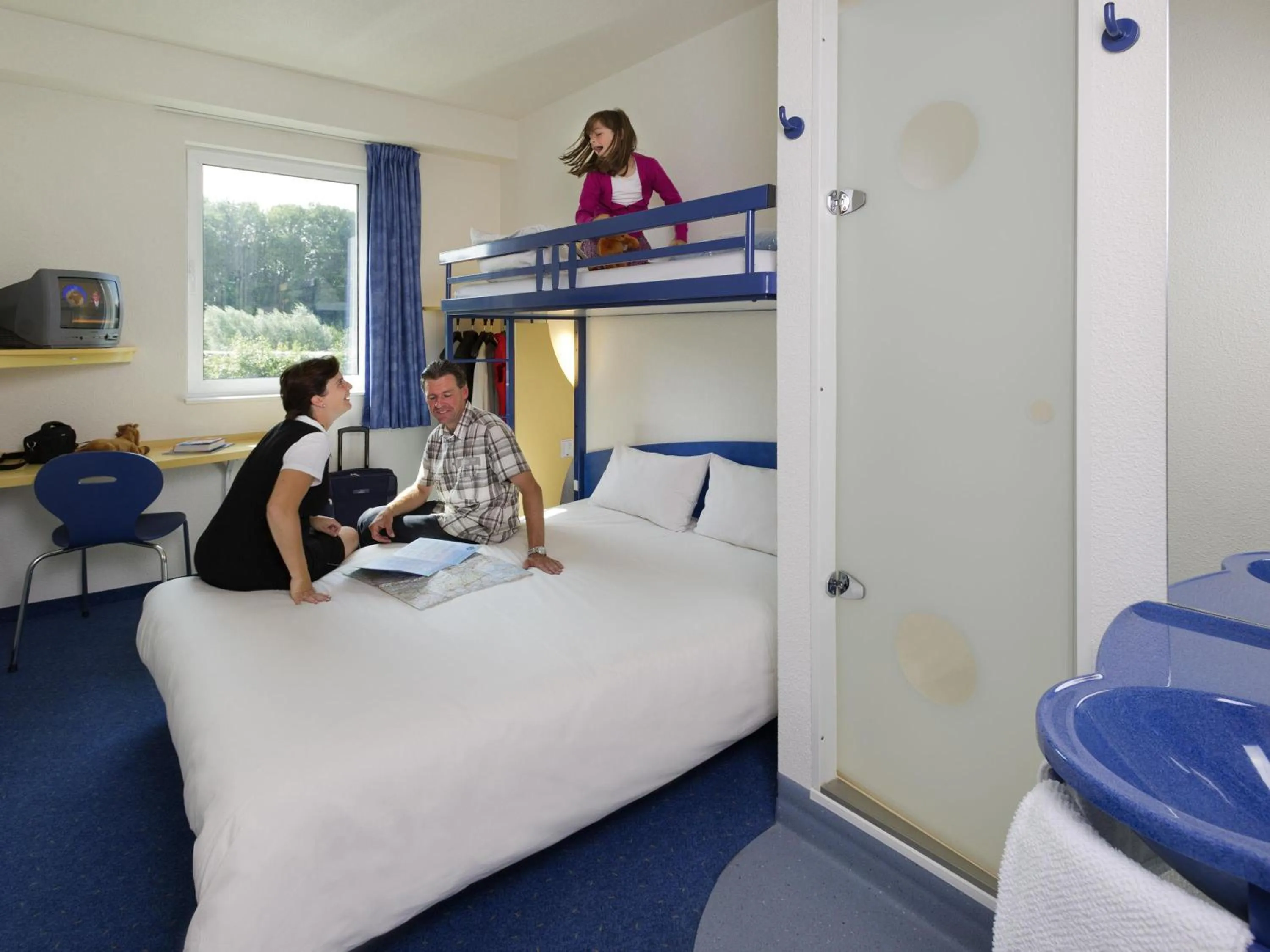 Property building, Bed in ibis budget Aachen Raeren Grenze