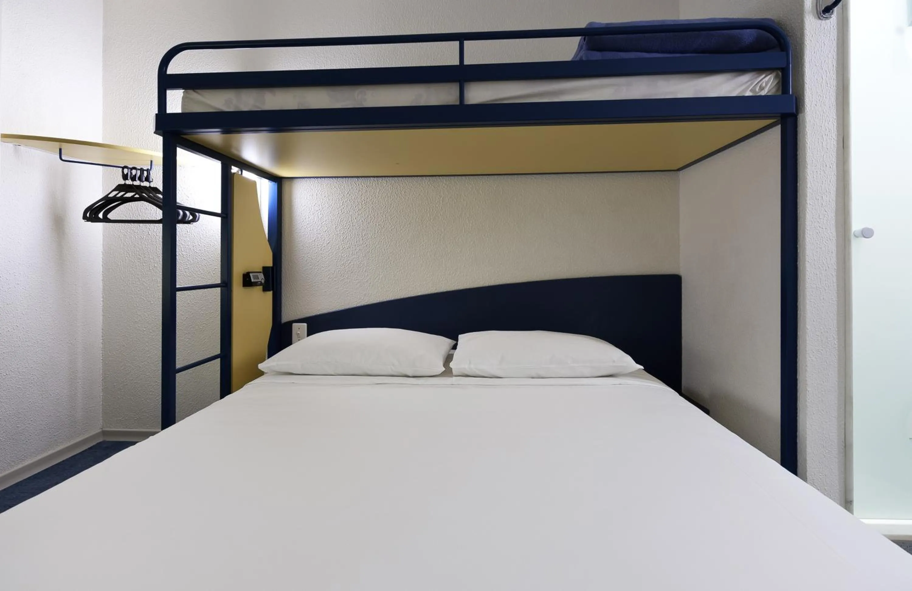 Bed in ibis budget Aachen Raeren Grenze