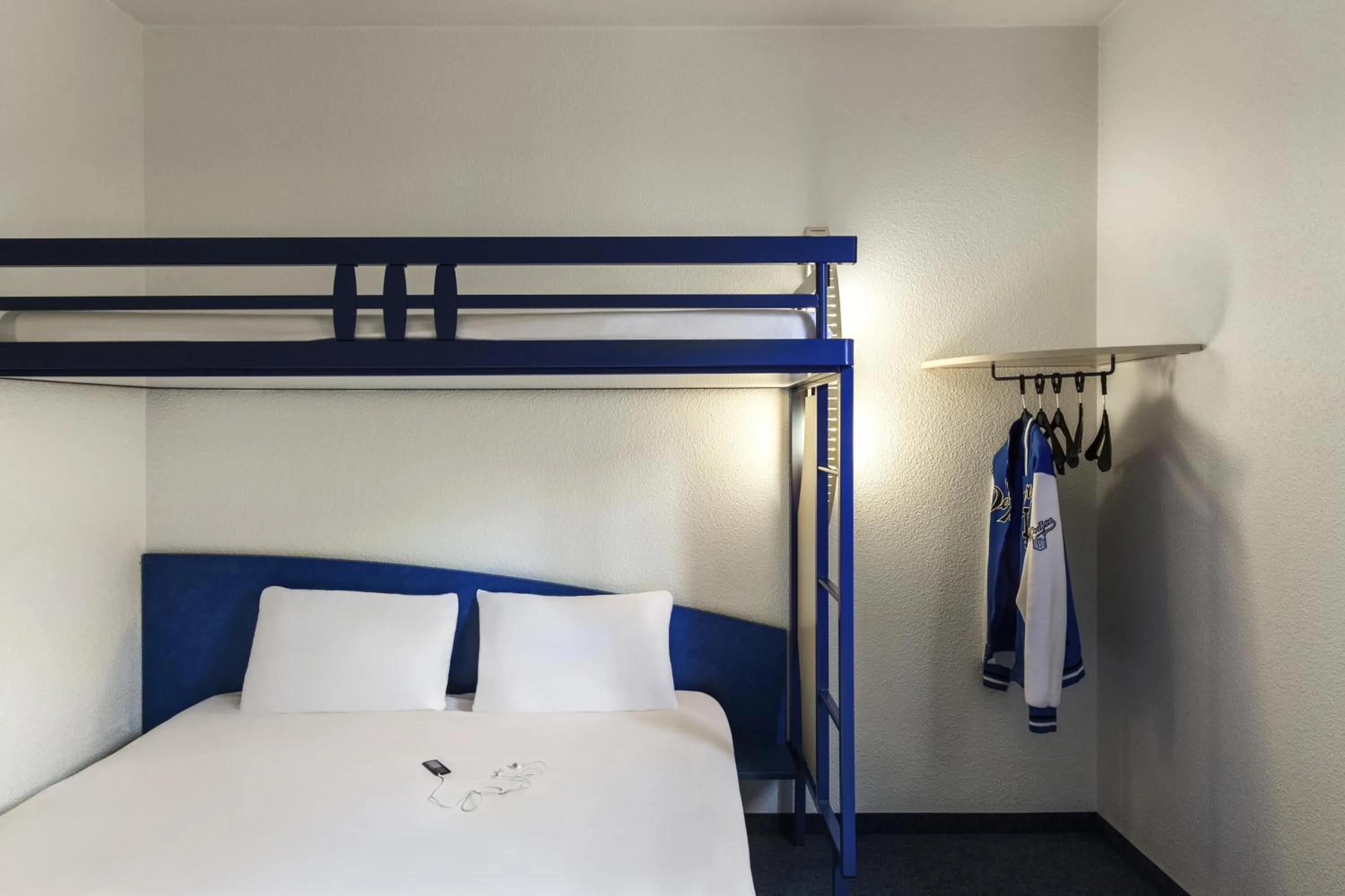 Bed in ibis budget Aachen Raeren Grenze