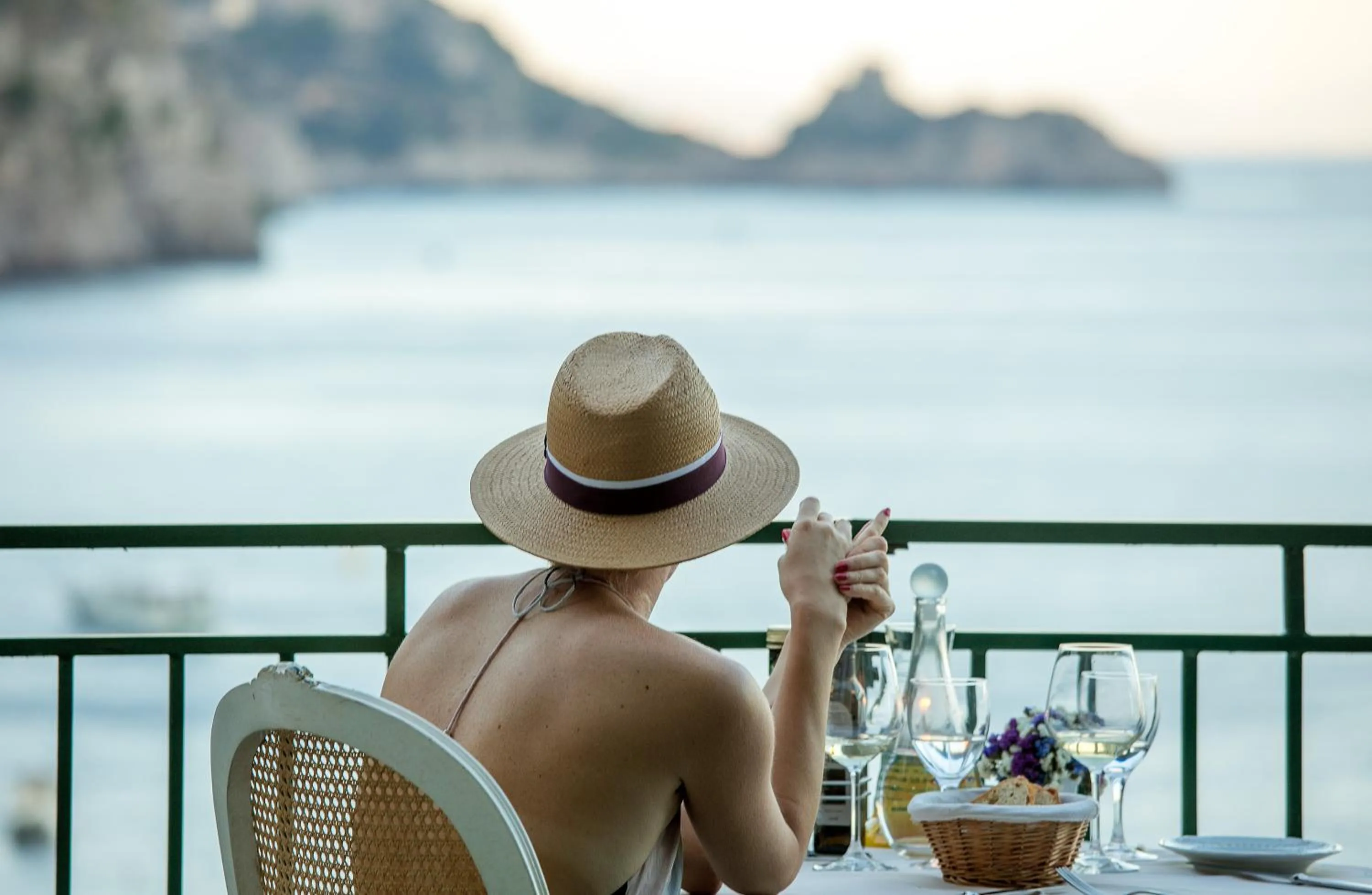 Restaurant/places to eat in Villa Corallium