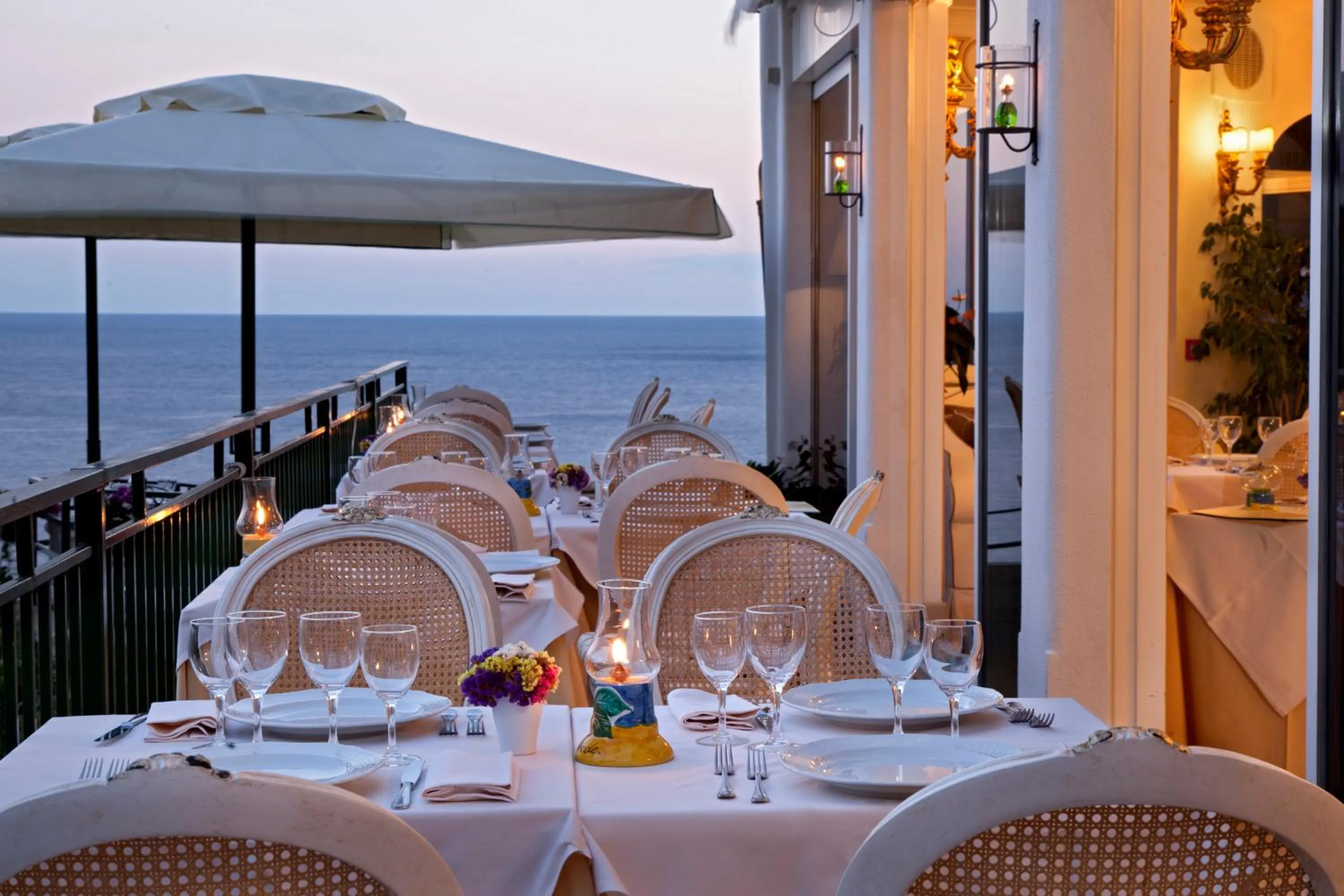 Restaurant/places to eat in Villa Corallium