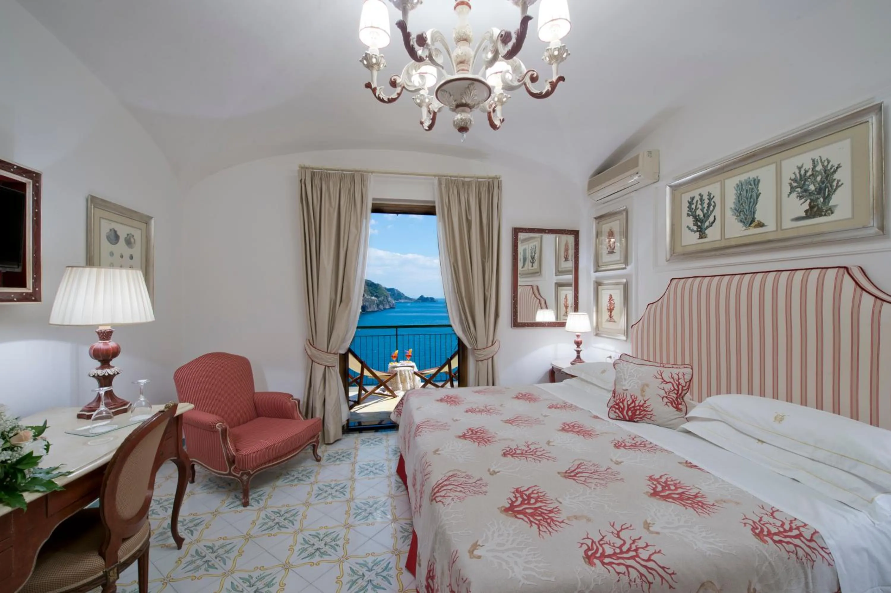 Bedroom, Bed in Villa Corallium