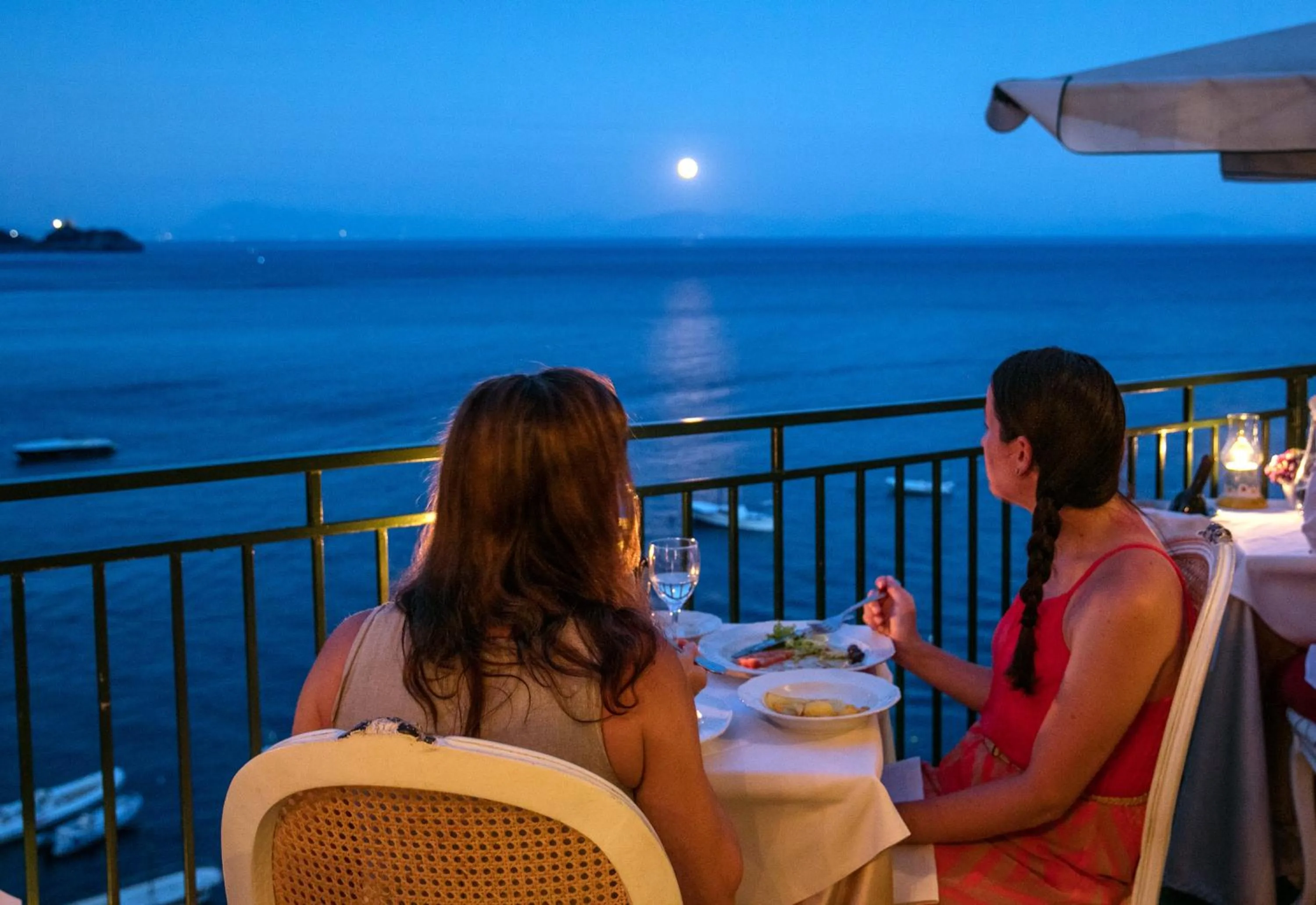 Restaurant/places to eat in Villa Corallium