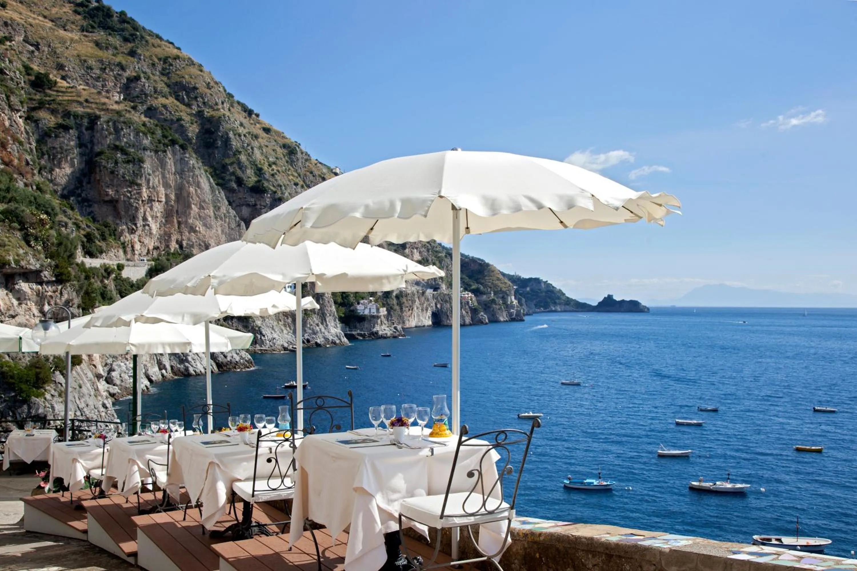 Restaurant/places to eat in Villa Corallium