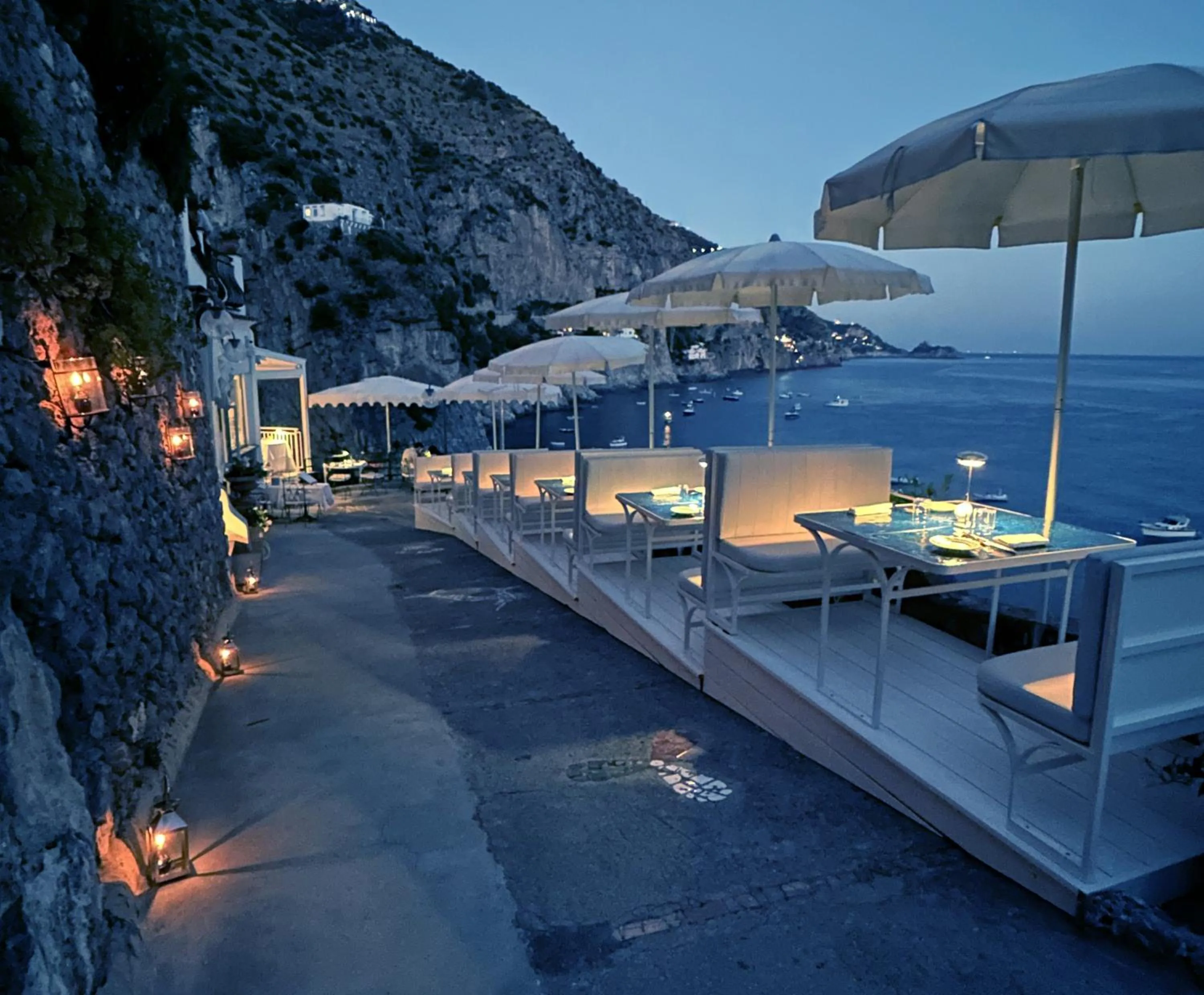 Restaurant/places to eat in Villa Corallium