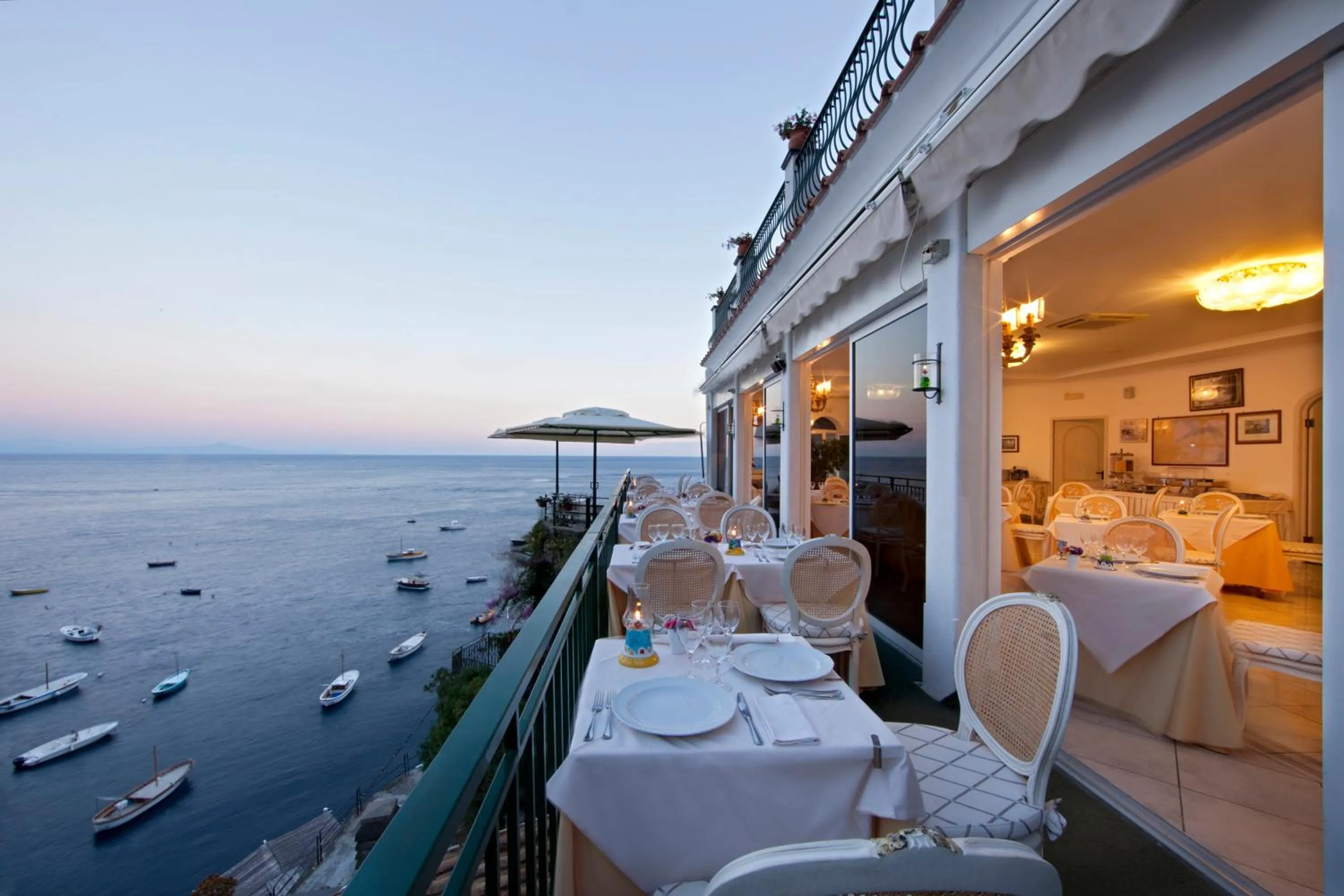Restaurant/places to eat in Villa Corallium