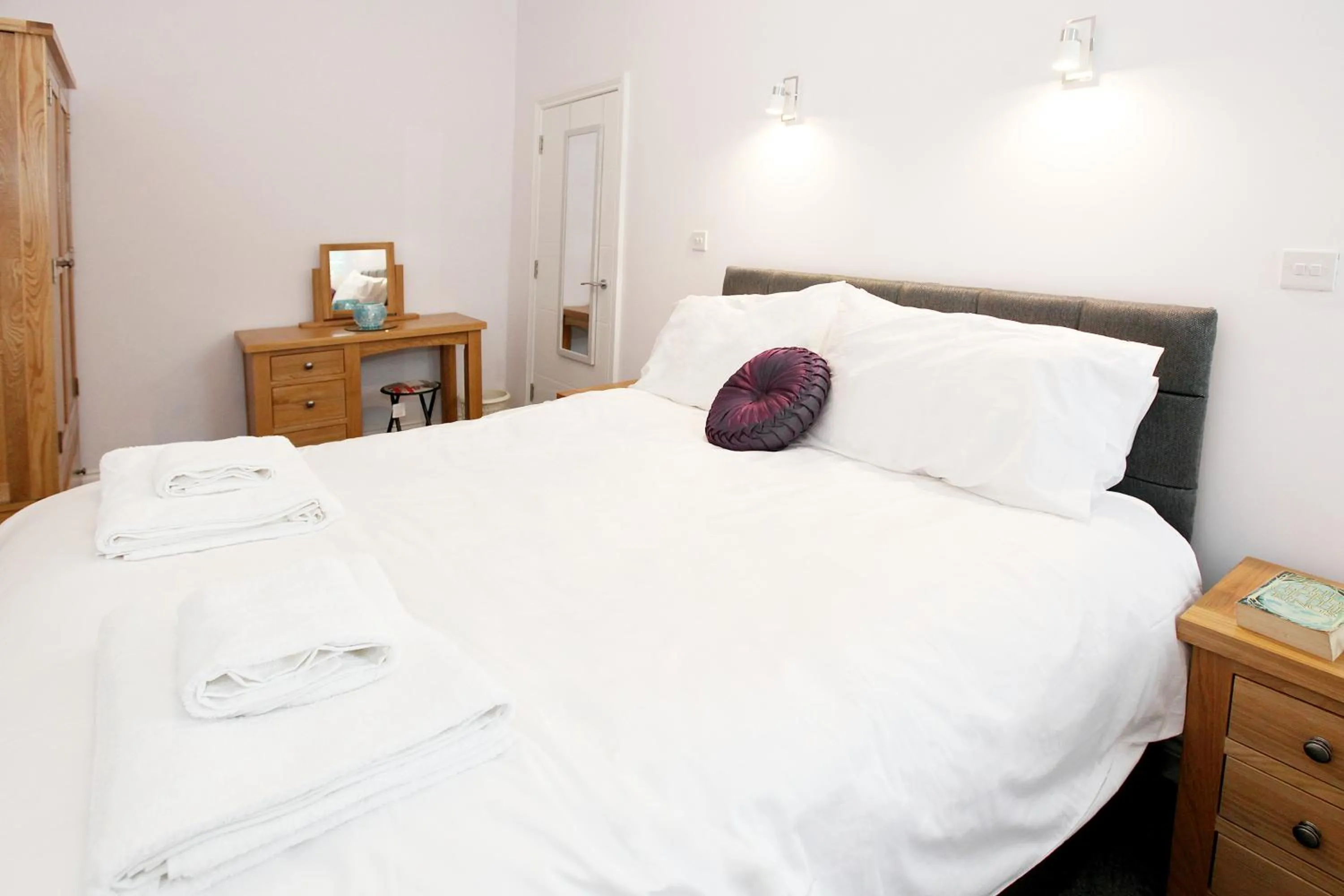 Bedroom, Bed in Austens Apartments