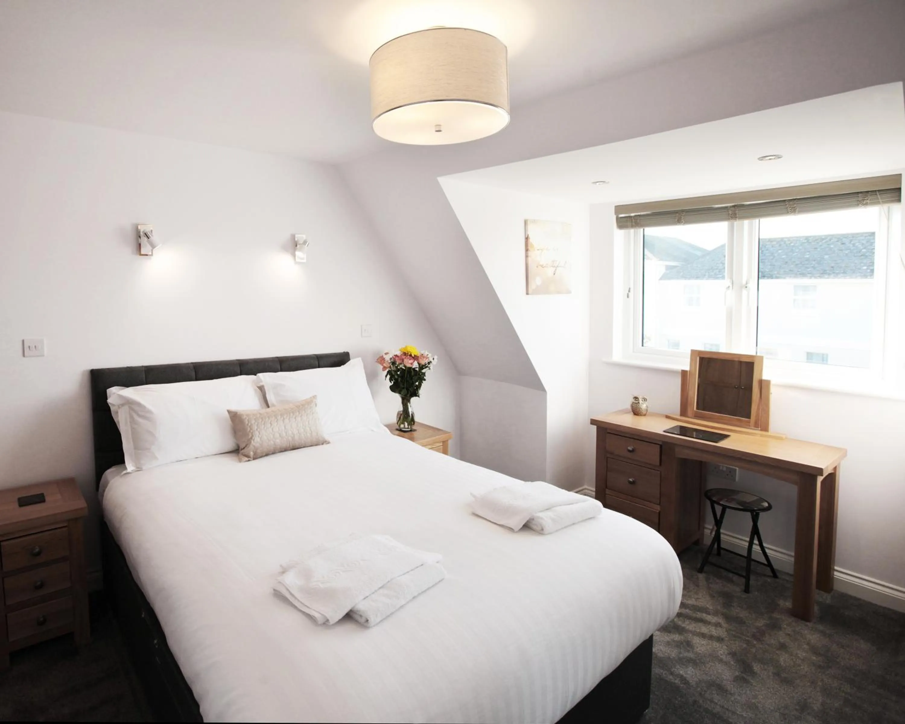 Bedroom, Bed in Austens Apartments