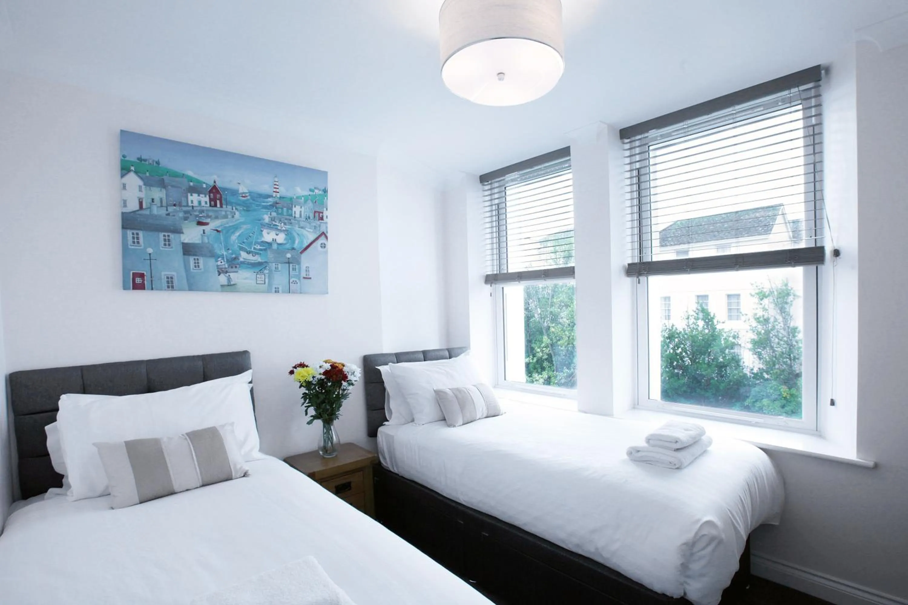 Bedroom, Bed in Austens Apartments