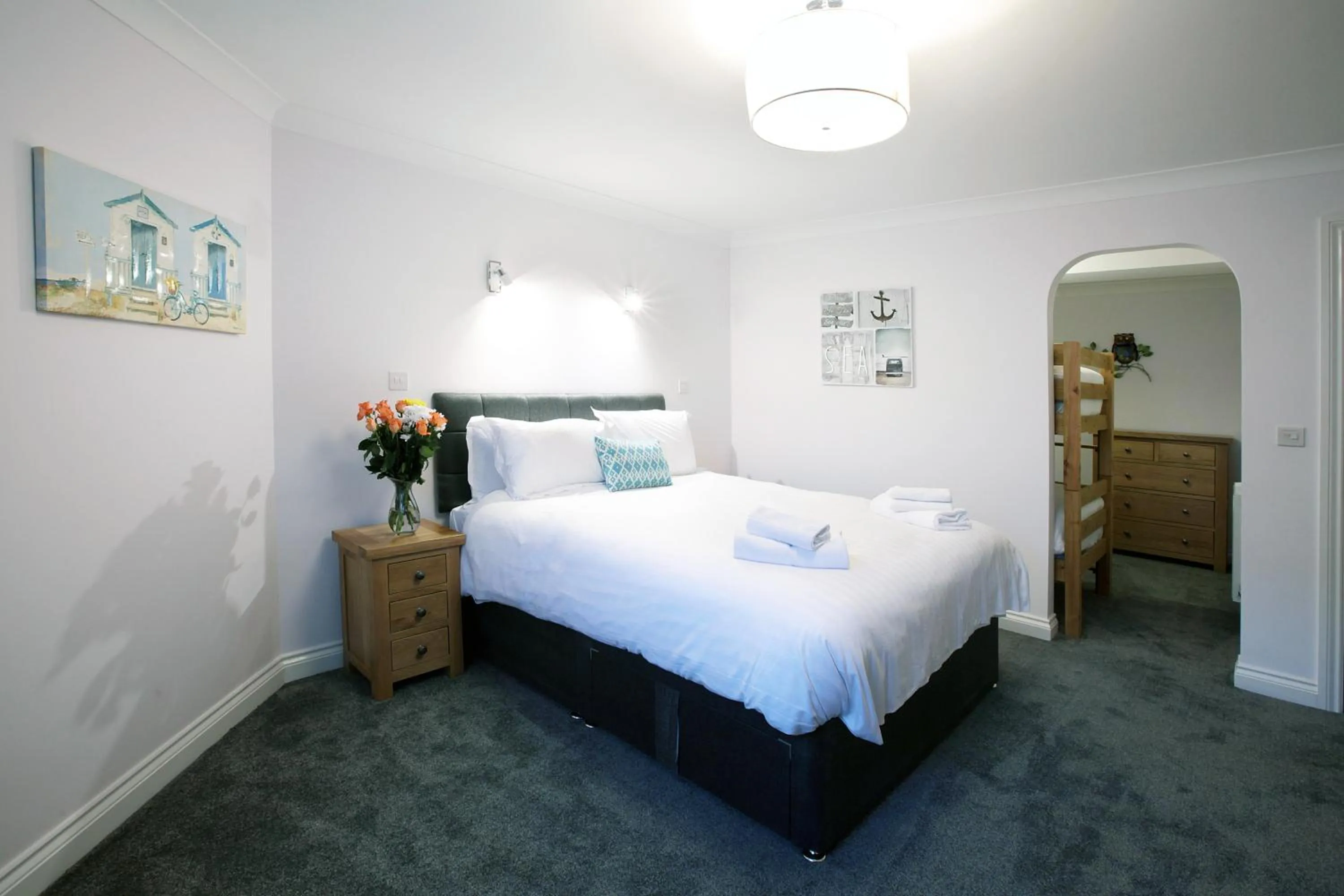 Bedroom, Bed in Austens Apartments